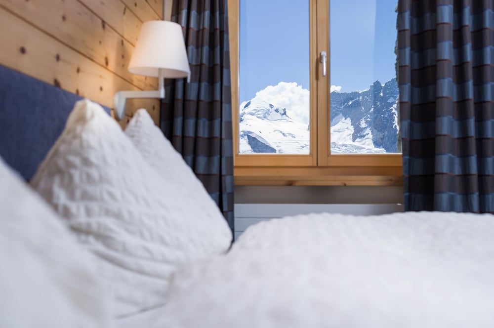 3100 Kulmhotel Gornergrat Double Room with Matterhorn View 3