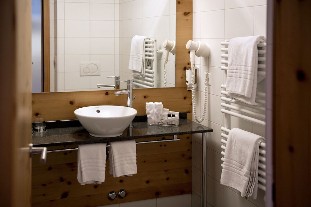 3100 Kulmhotel Gornergrat Double Room with Matterhorn View 4