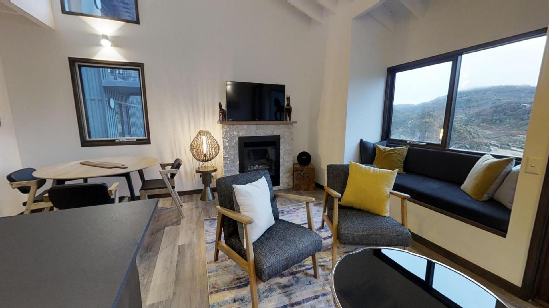 Studio Loft (Sleeps 2)