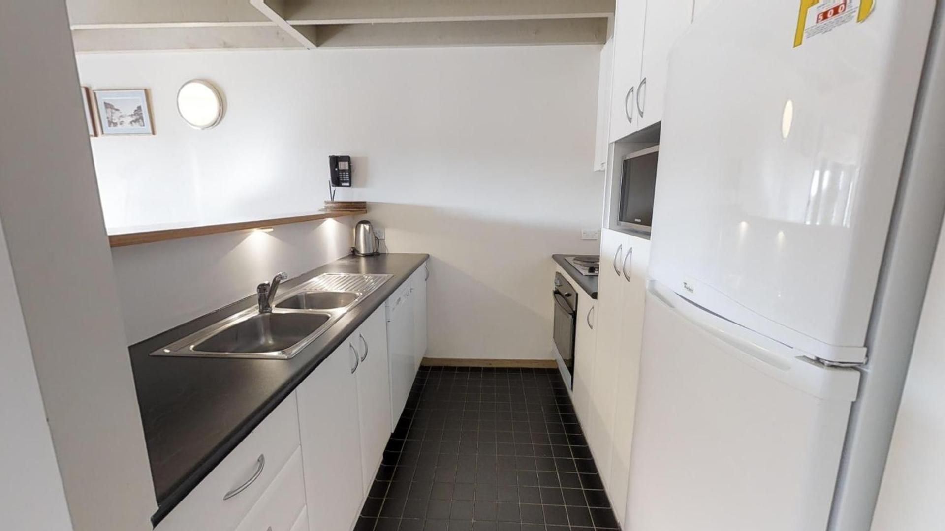 Studio Loft (Sleeps 4)