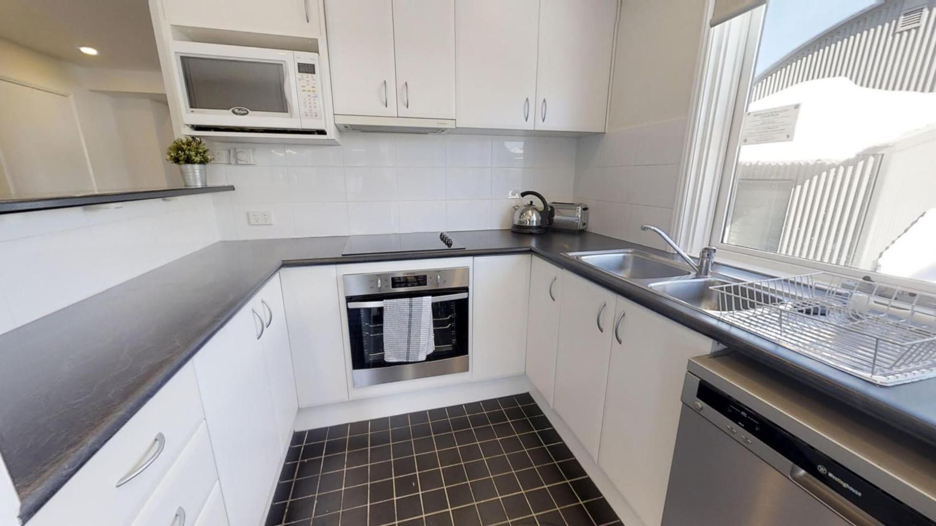 Courtyard Loft (Sleeps 4)