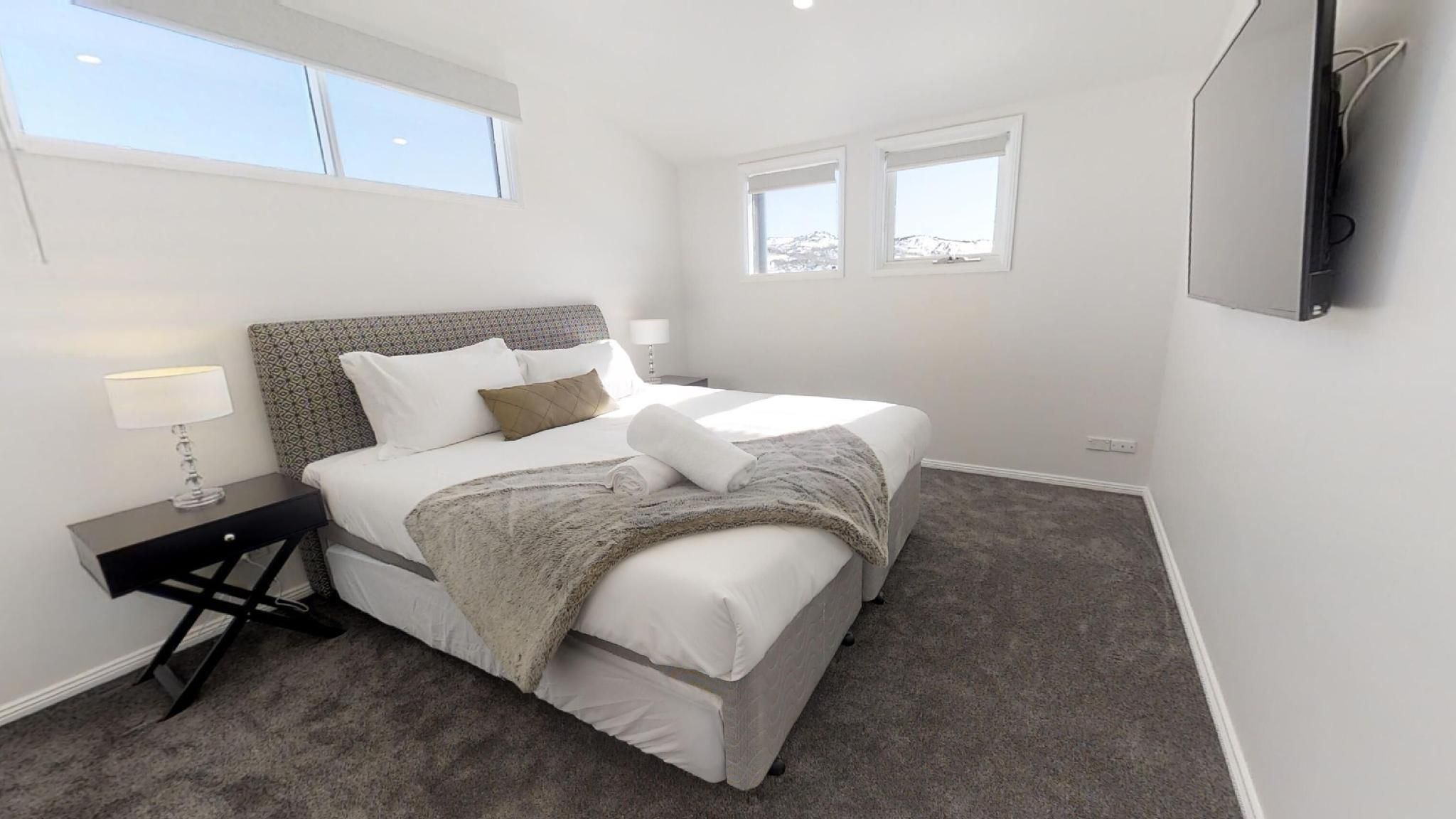 Studio Courtyard Loft - Sleeps 4