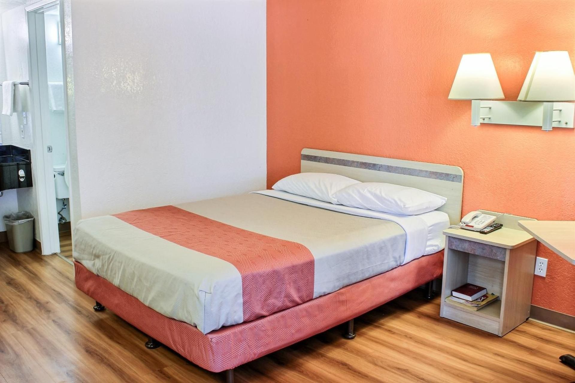 1 Full Bed | ADA/Tub