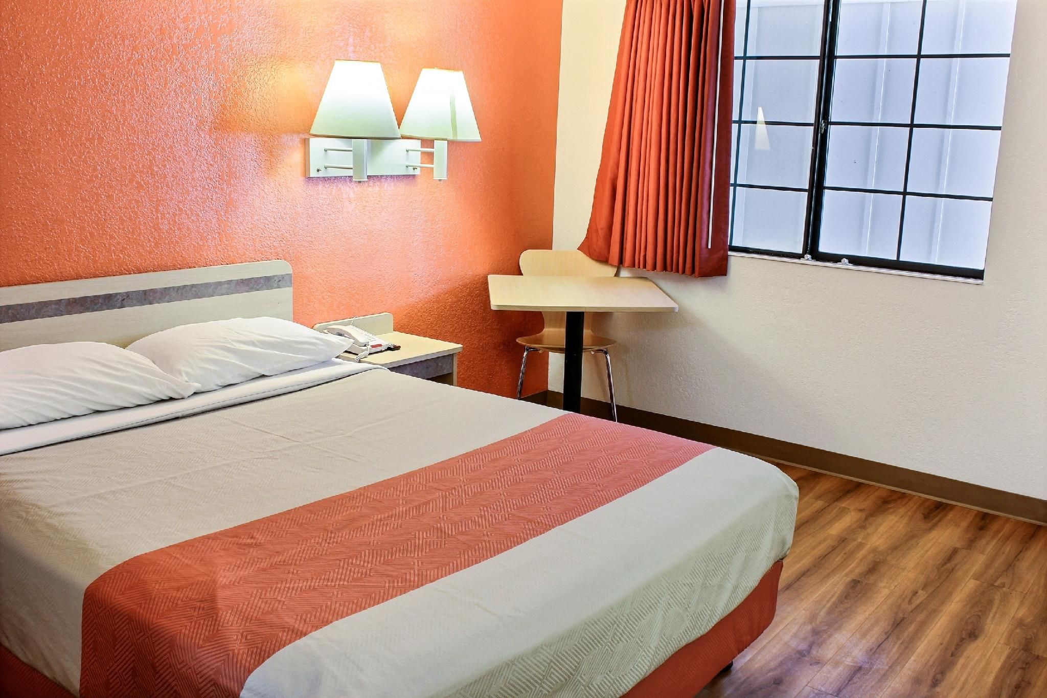 1 Full Bed | ADA/Tub
