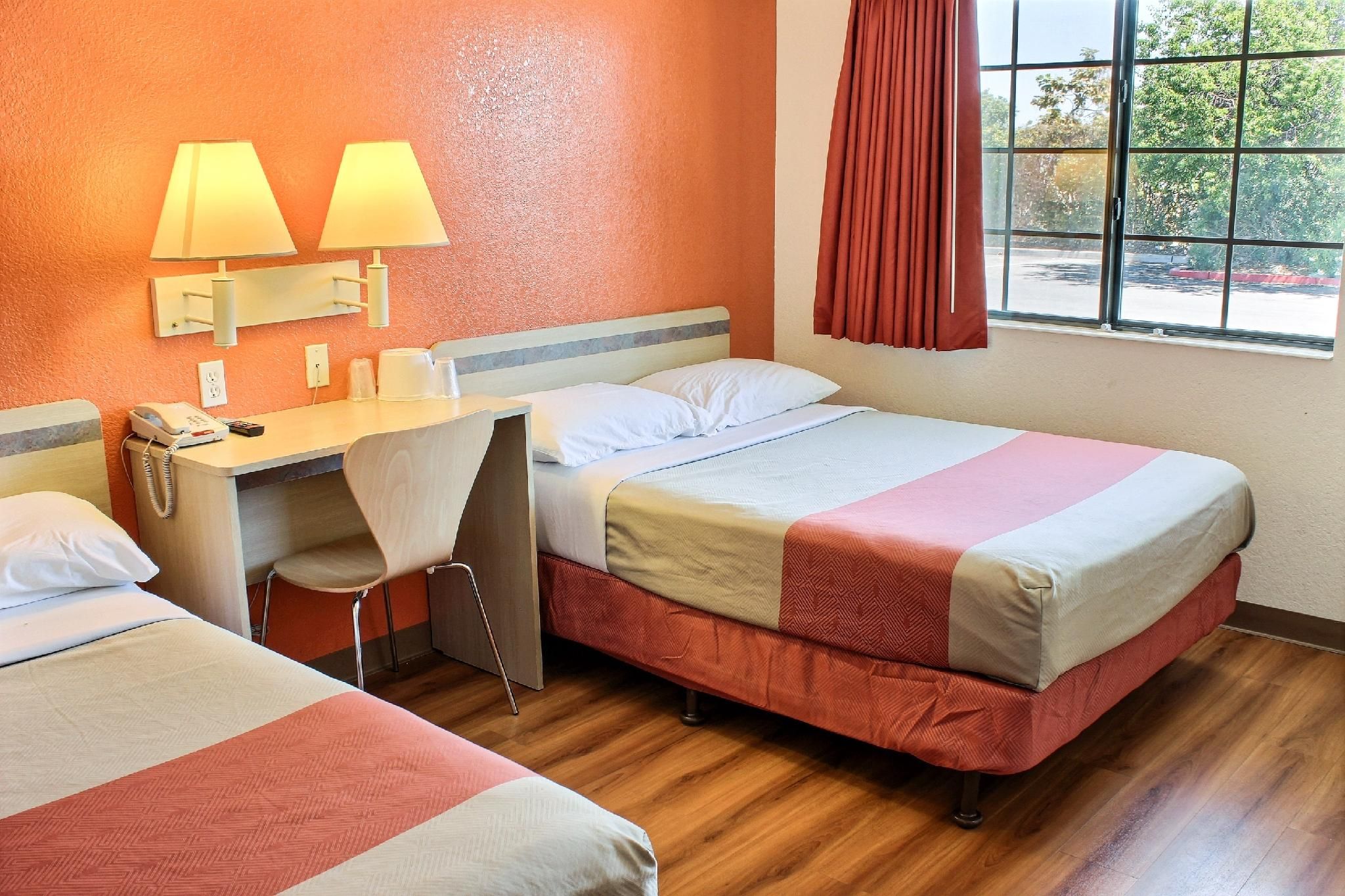 2 Queen Beds |
