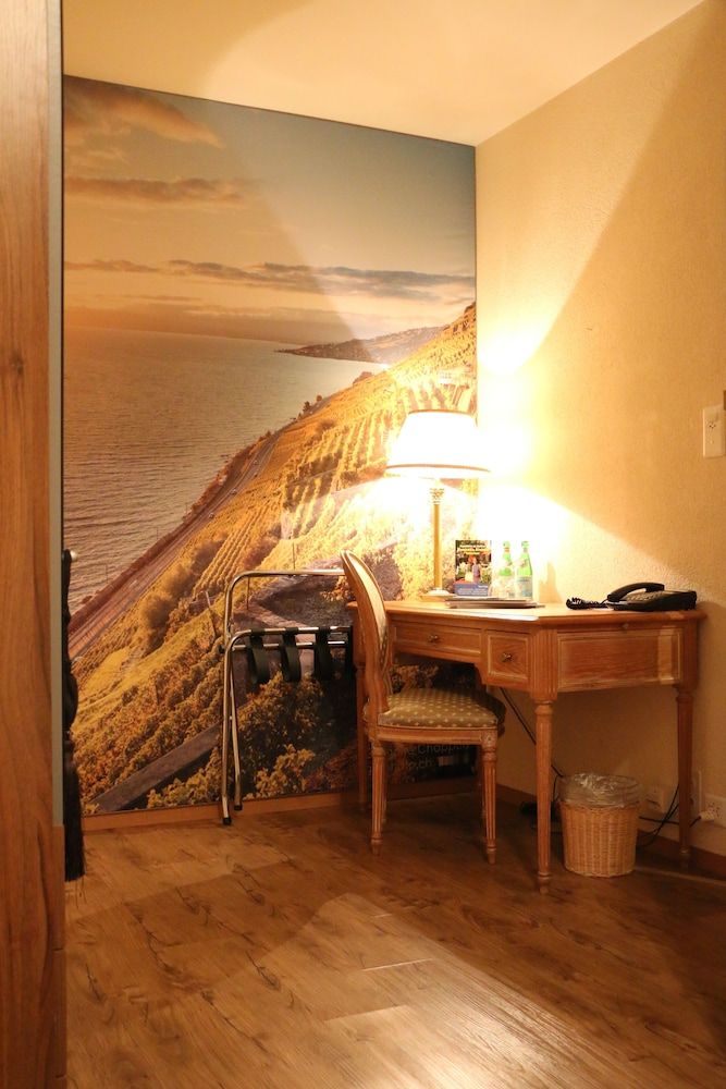 Hostellerie de Genève Double or Twin Room, Partial Lake View 3