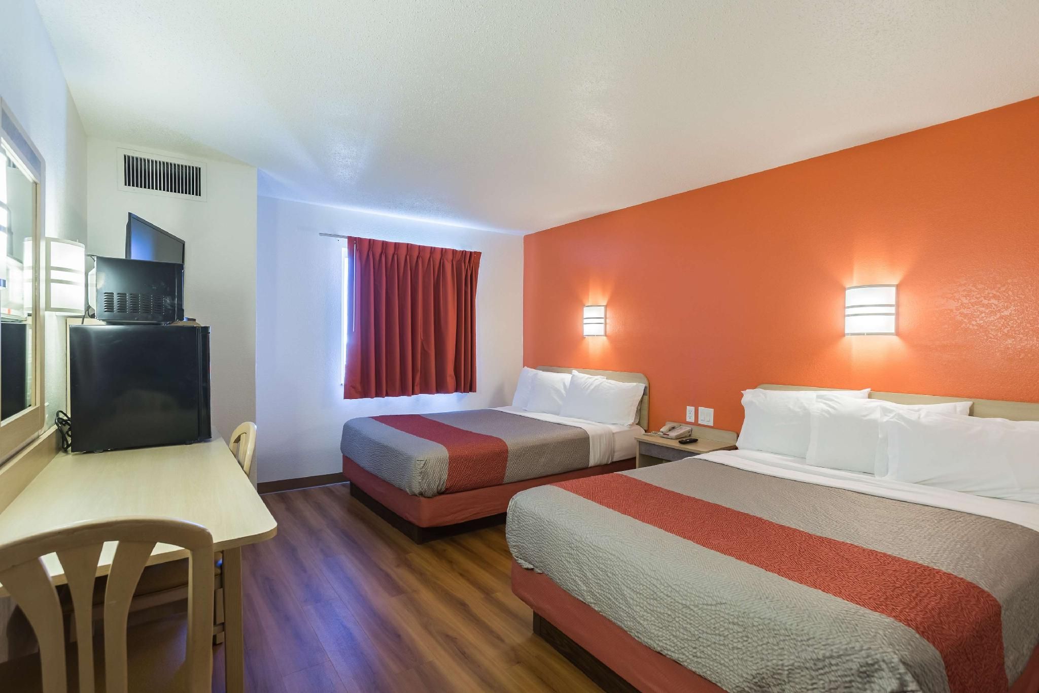 2 Queen Beds | Non-Smoking