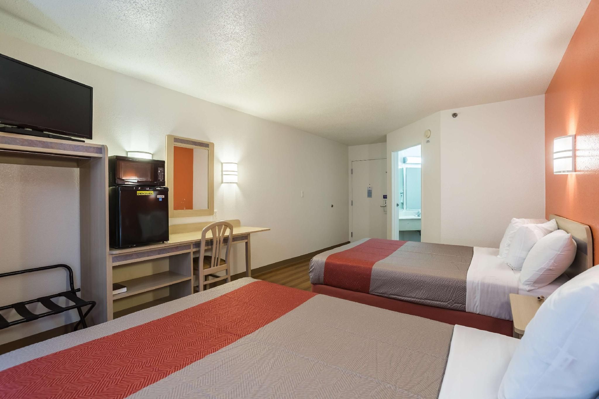 2 Queen Beds |ADA/RI Shower/Non-Smoking
