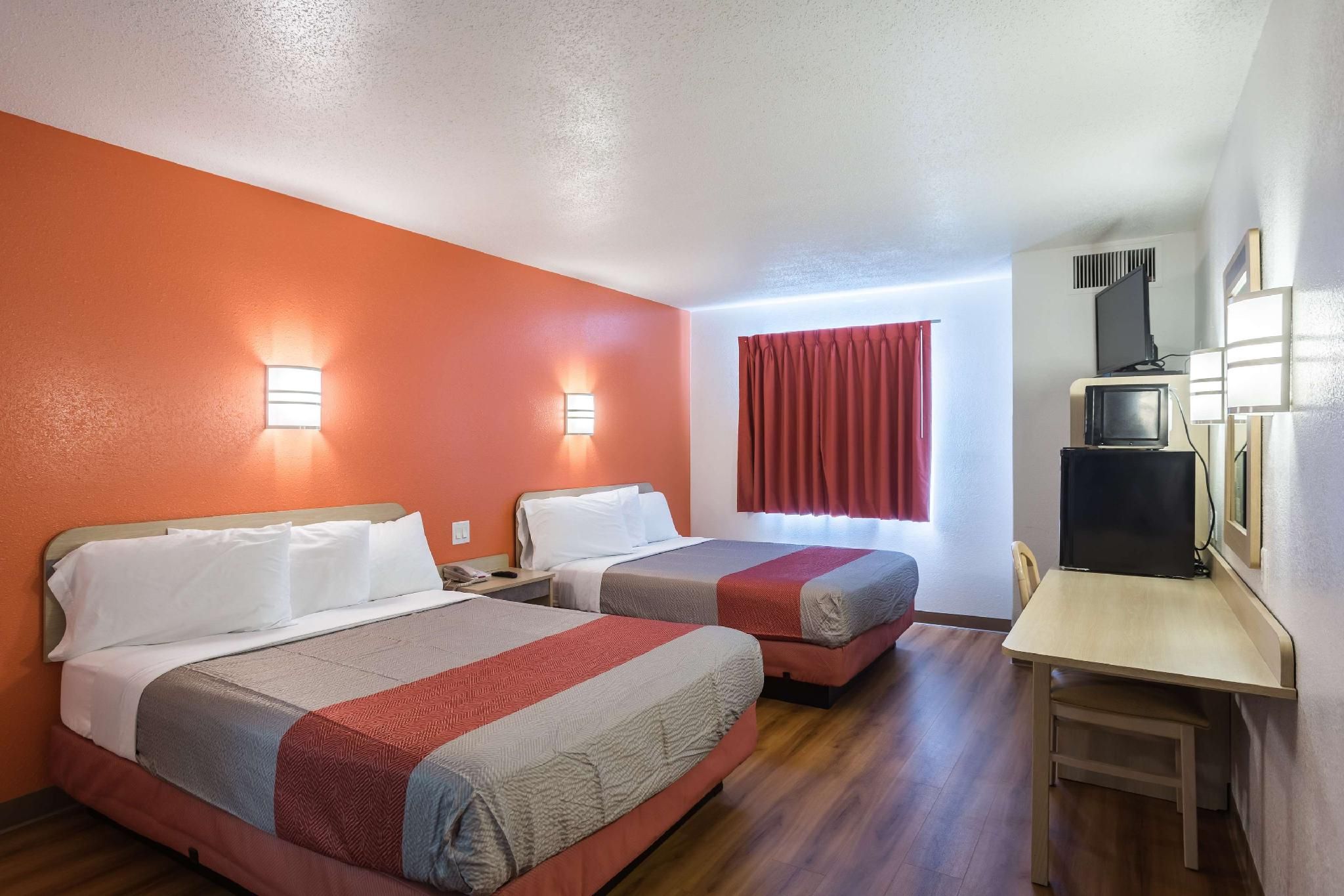 2 Queen Beds |ADA/RI Shower/Non-Smoking