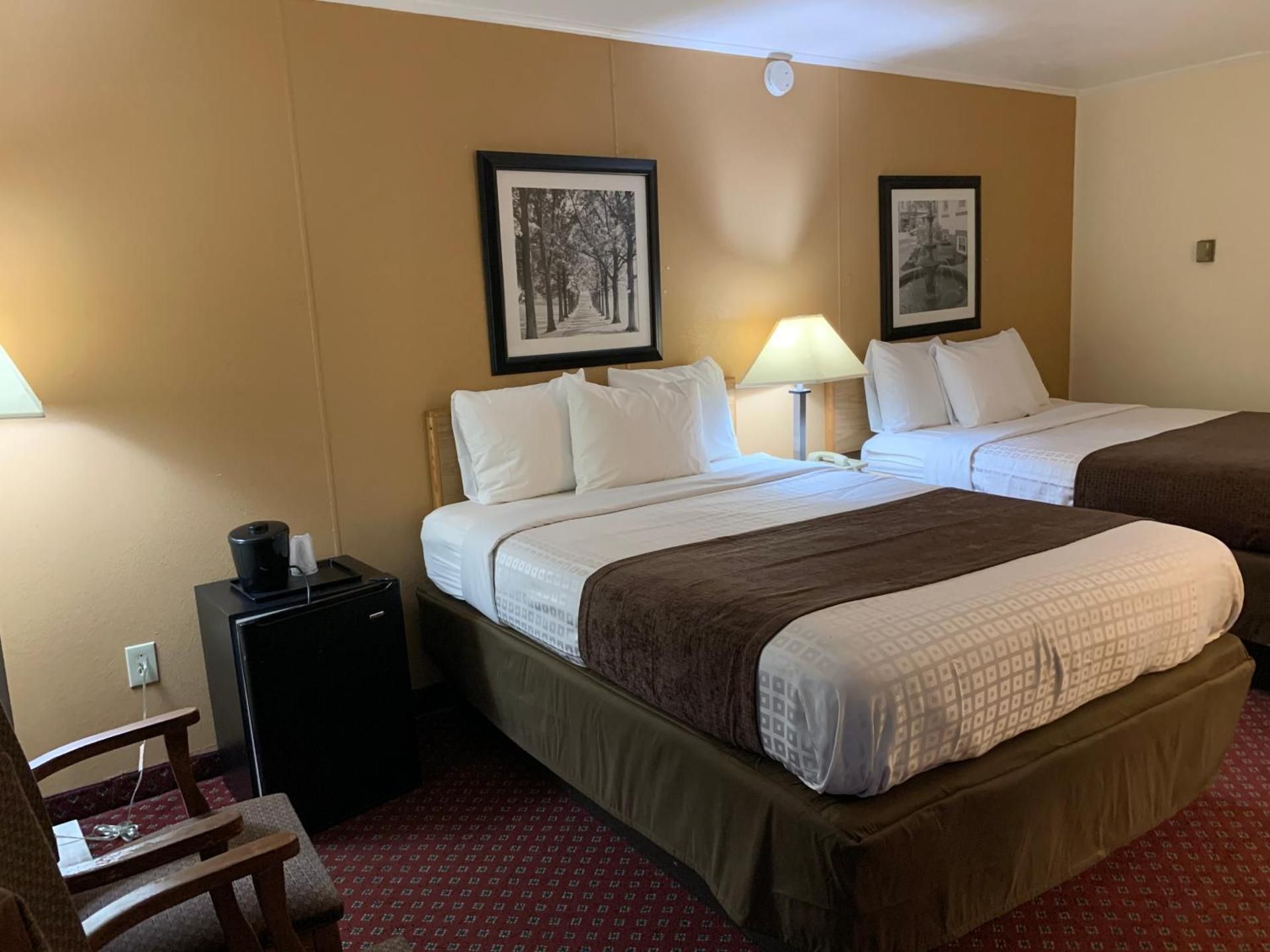 Red Carpet Inn and Suites Ebensburg Queen Room with Two Queen Beds - Non-Smoking 3