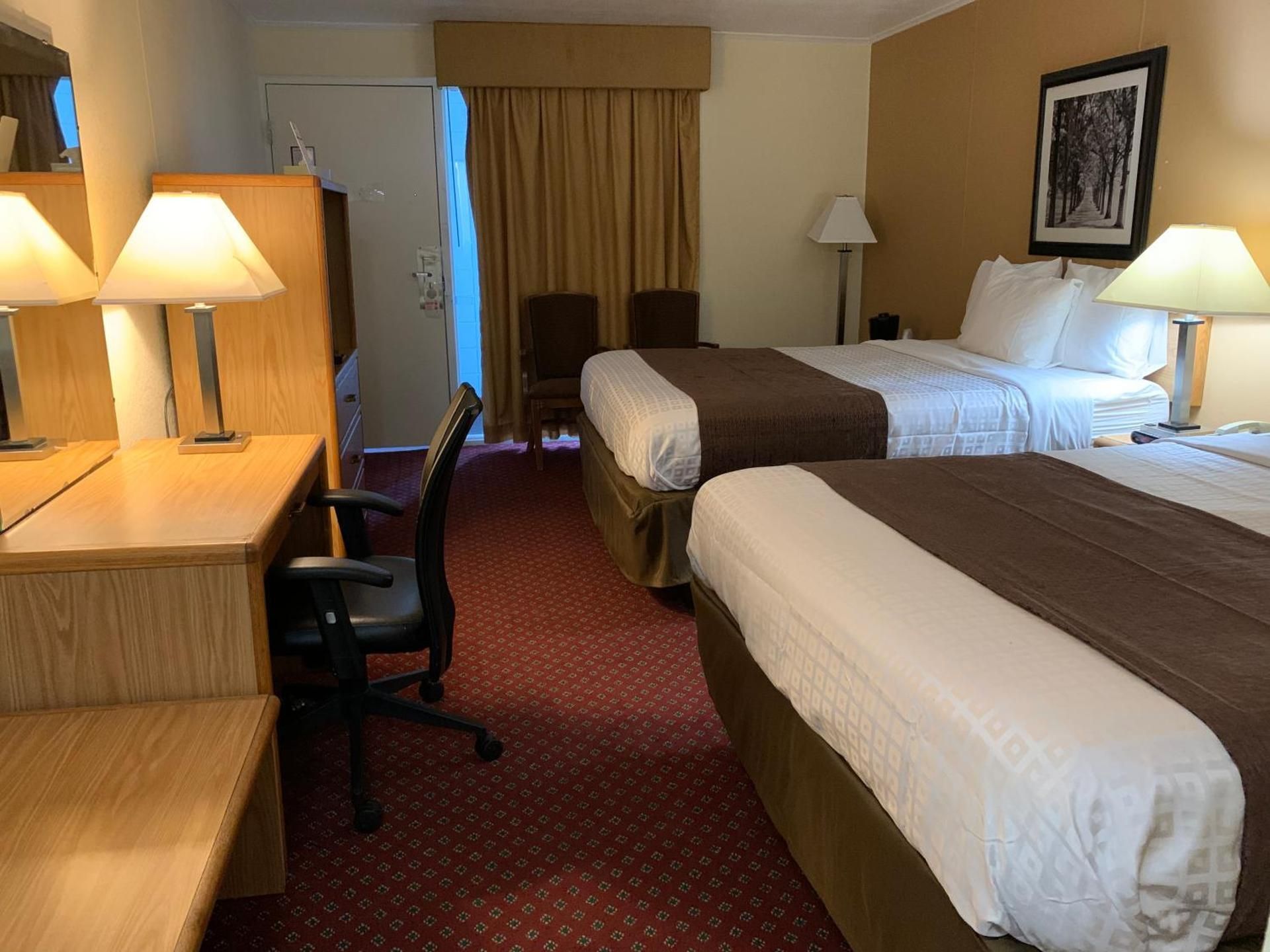 Red Carpet Inn and Suites Ebensburg Queen Room with Two Queen Beds - Non-Smoking 2