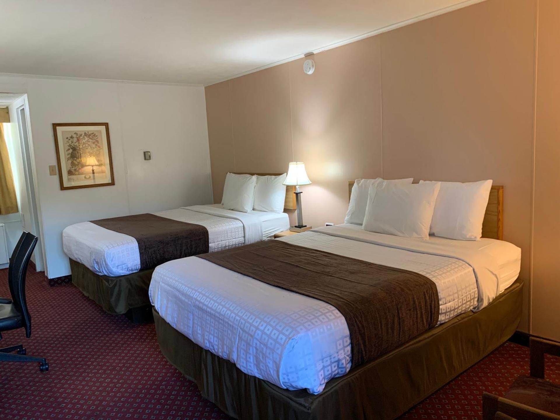 Red Carpet Inn and Suites Ebensburg Standard Double Room with Two Double Beds - Smoking 2