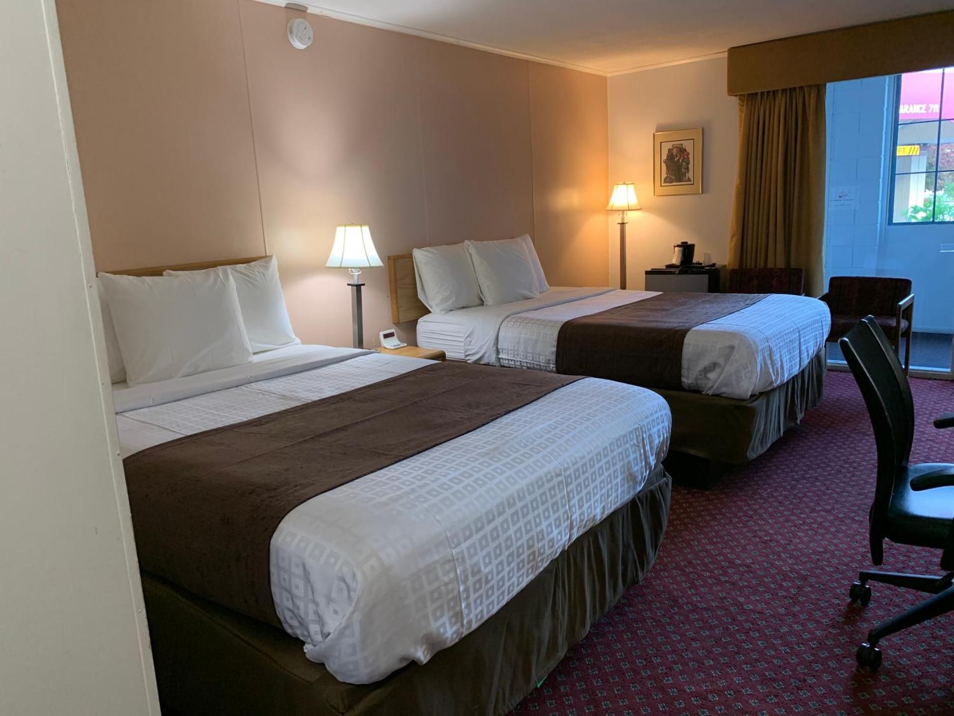 Red Carpet Inn and Suites Ebensburg Standard Double Room with Two Double Beds - Smoking