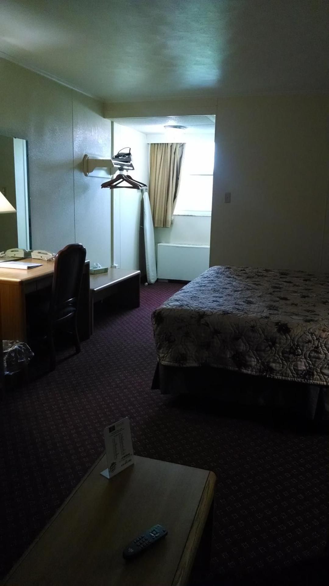 Red Carpet Inn and Suites Ebensburg Standard King Room - Smoking