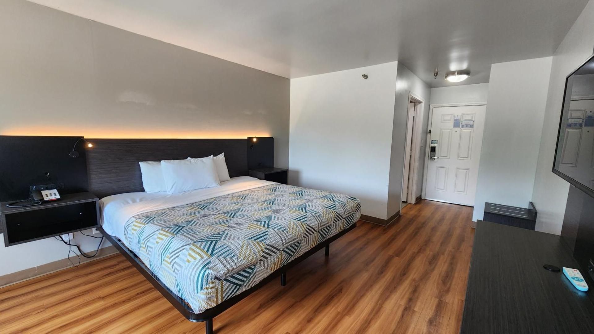 King Room - Disability Access - Non-Smoking