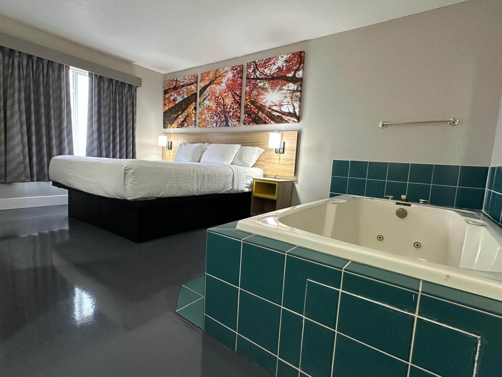 Days Inn by Wyndham Fergus Falls 1 King Bed, Suite, Non-Smoking 2