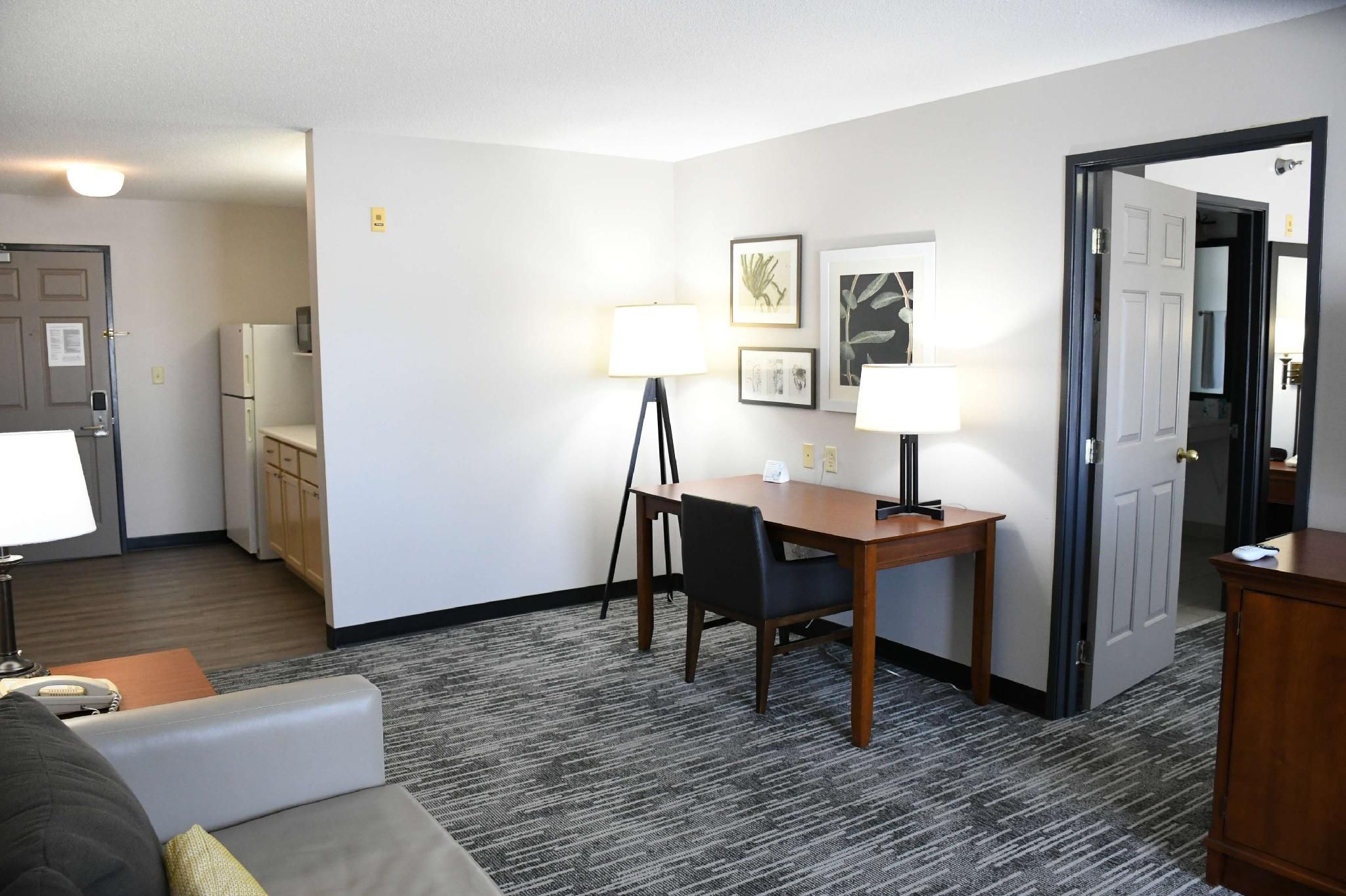 Suite-1 King Bed, Non-smoking, Separate Bedroom, Sofabed For One Person, Kitchenette, Full Refrigera