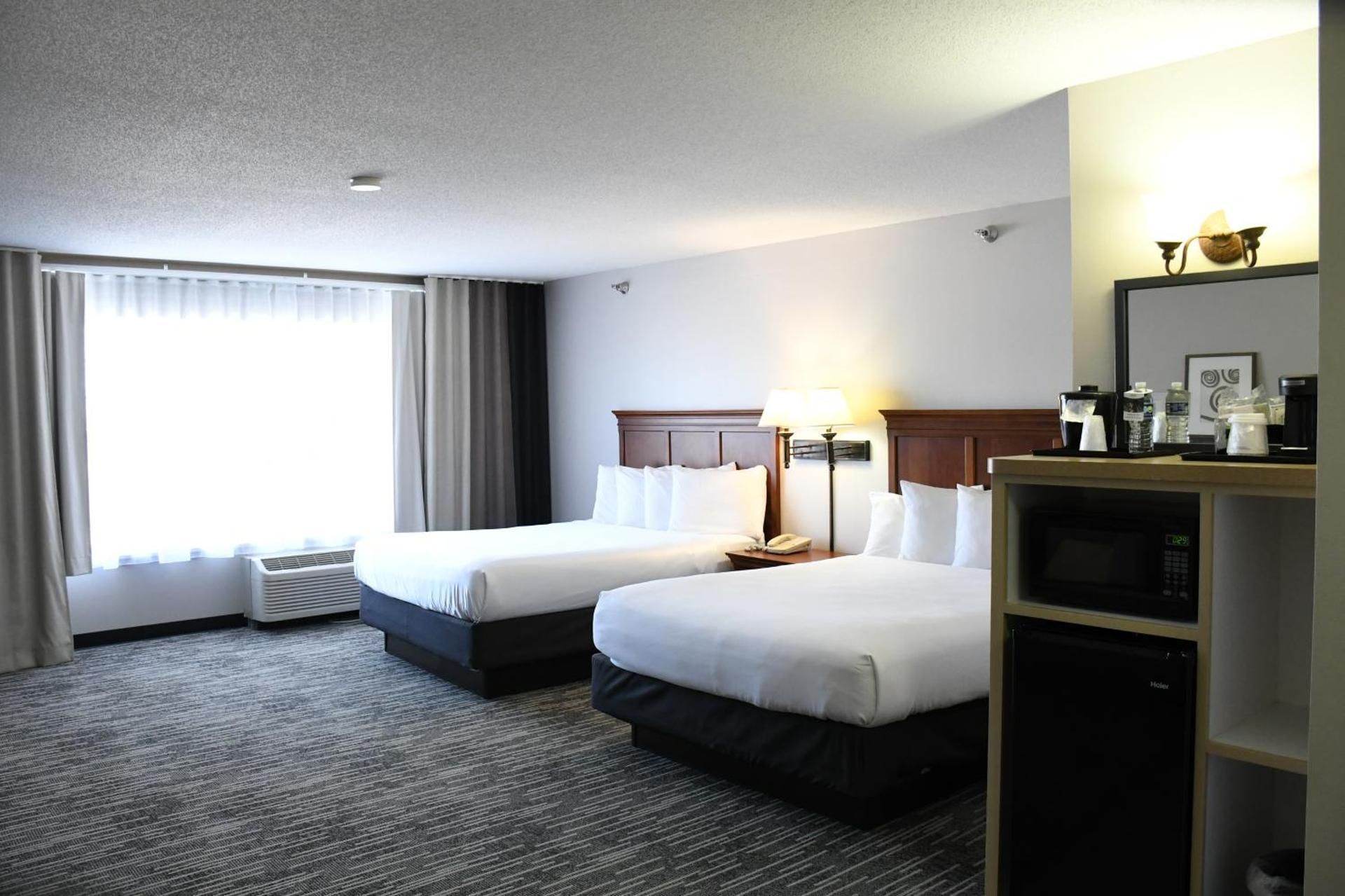 2 queen beds, nonsmoking