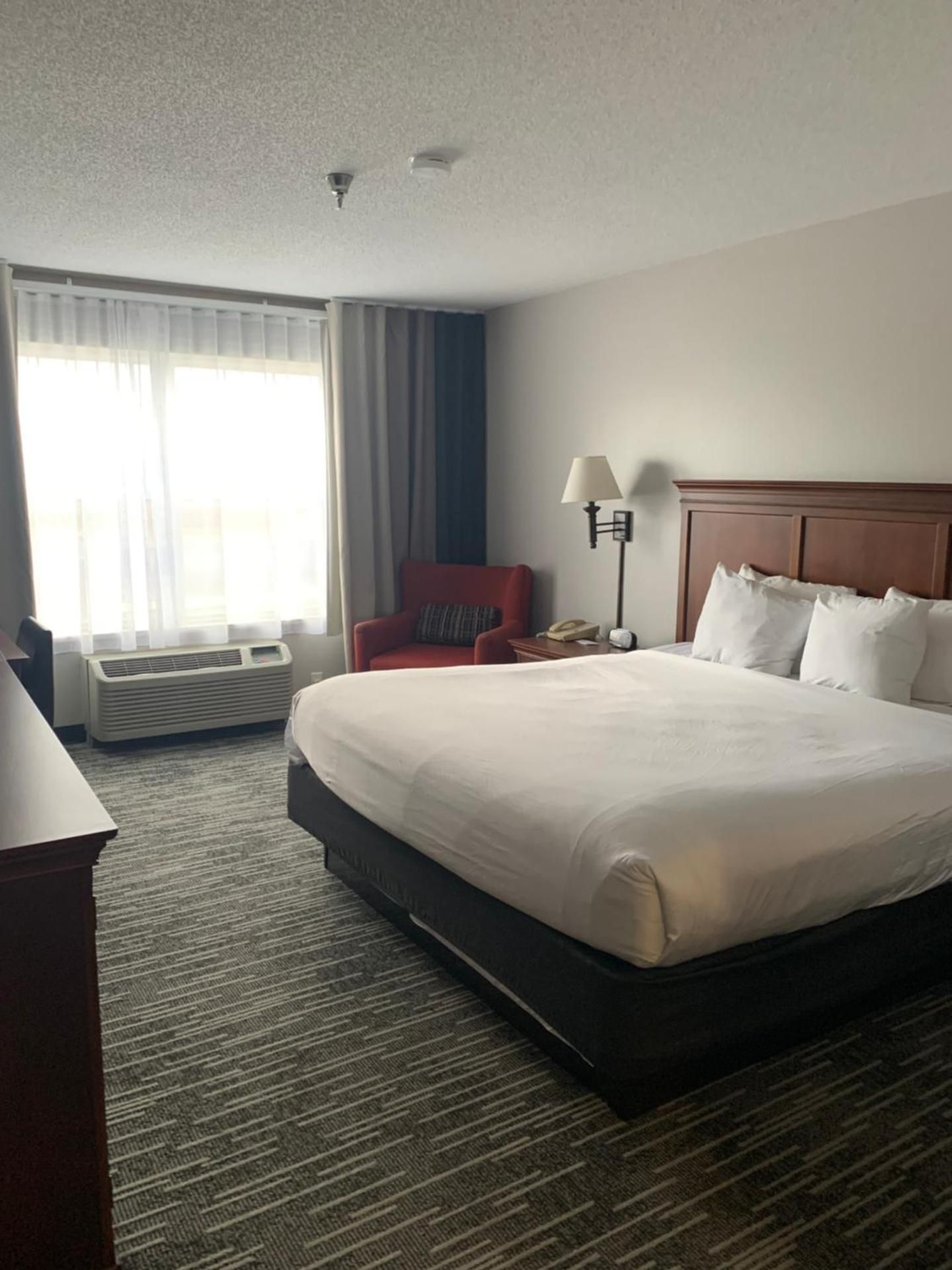 Best Western Harmony Inn Fort Dodge Iowa King Suite with Sofa Bed, Fireplace and Kitchenette - Non-Smoking
