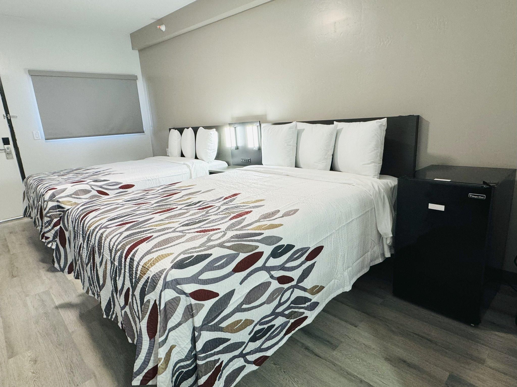 Deluxe 2 Queen Beds Non-Smoking