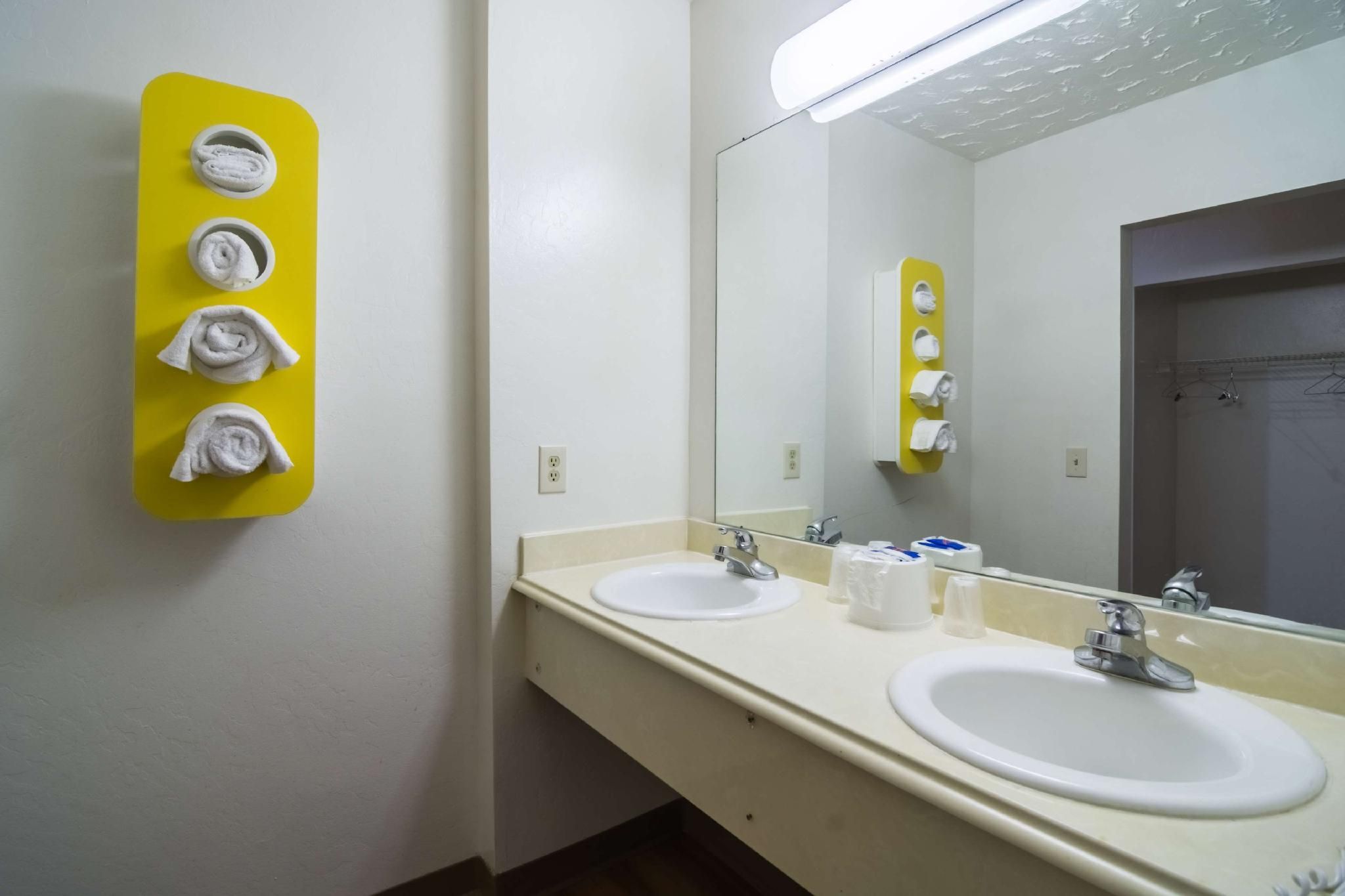 Motel 6 Globe, AZ 1 King Bed - 2 Queen Beds | Non-Smoking 3