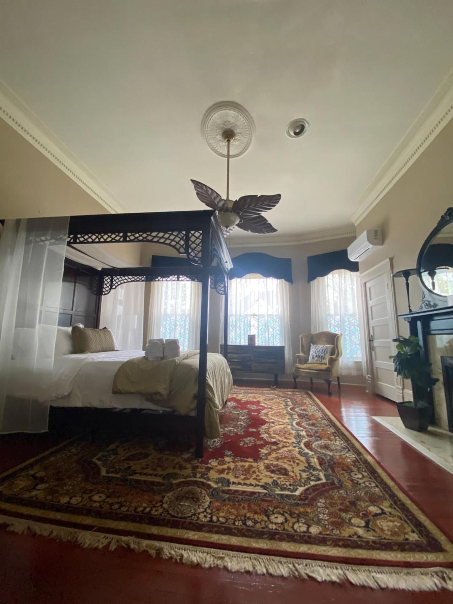 Deluxe Queen Room