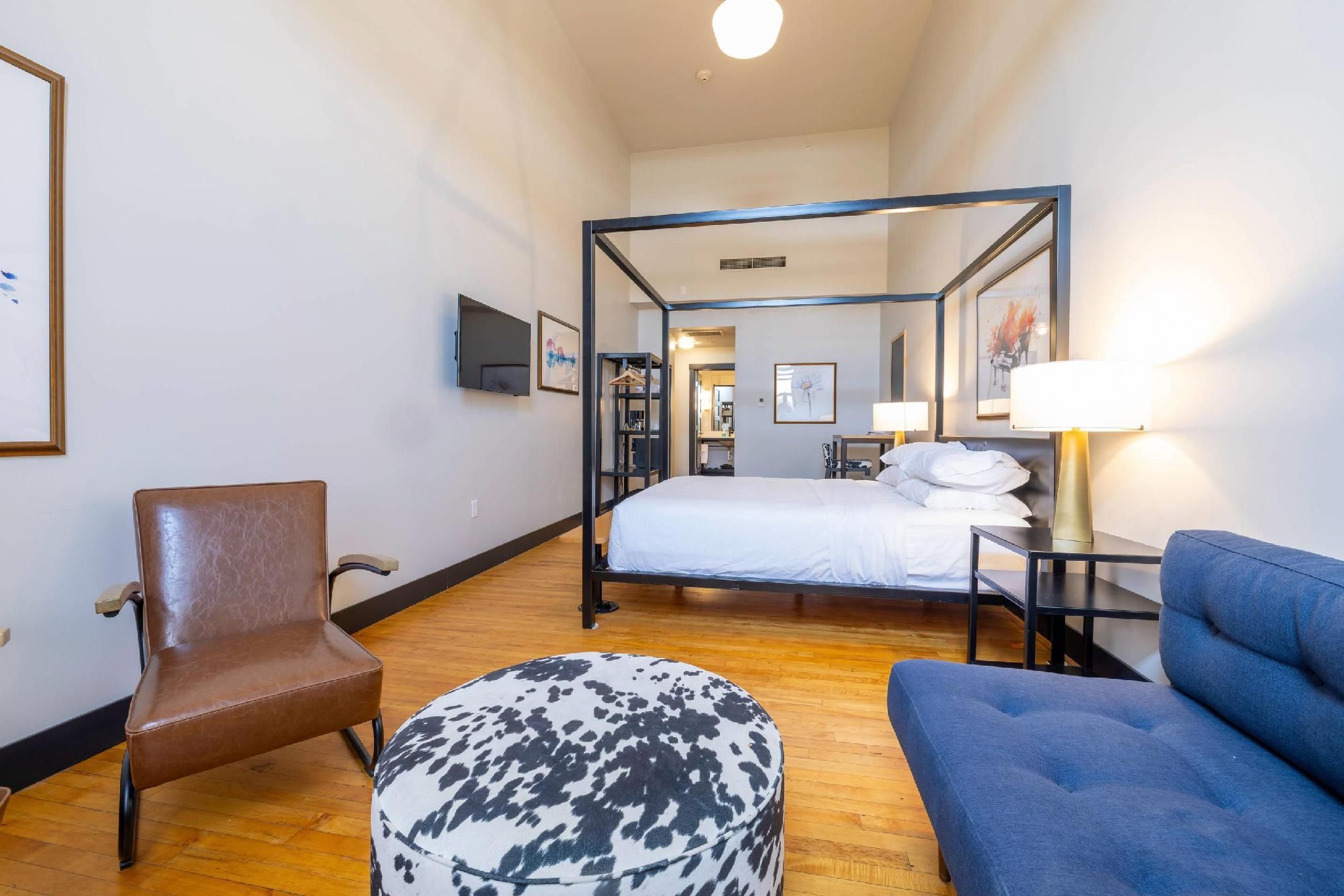 1 King Bed, Suite, Nonsmoking