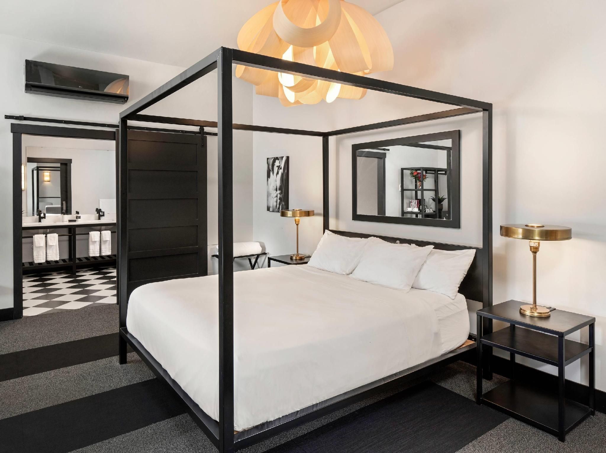 1 King Bed Non-smoking