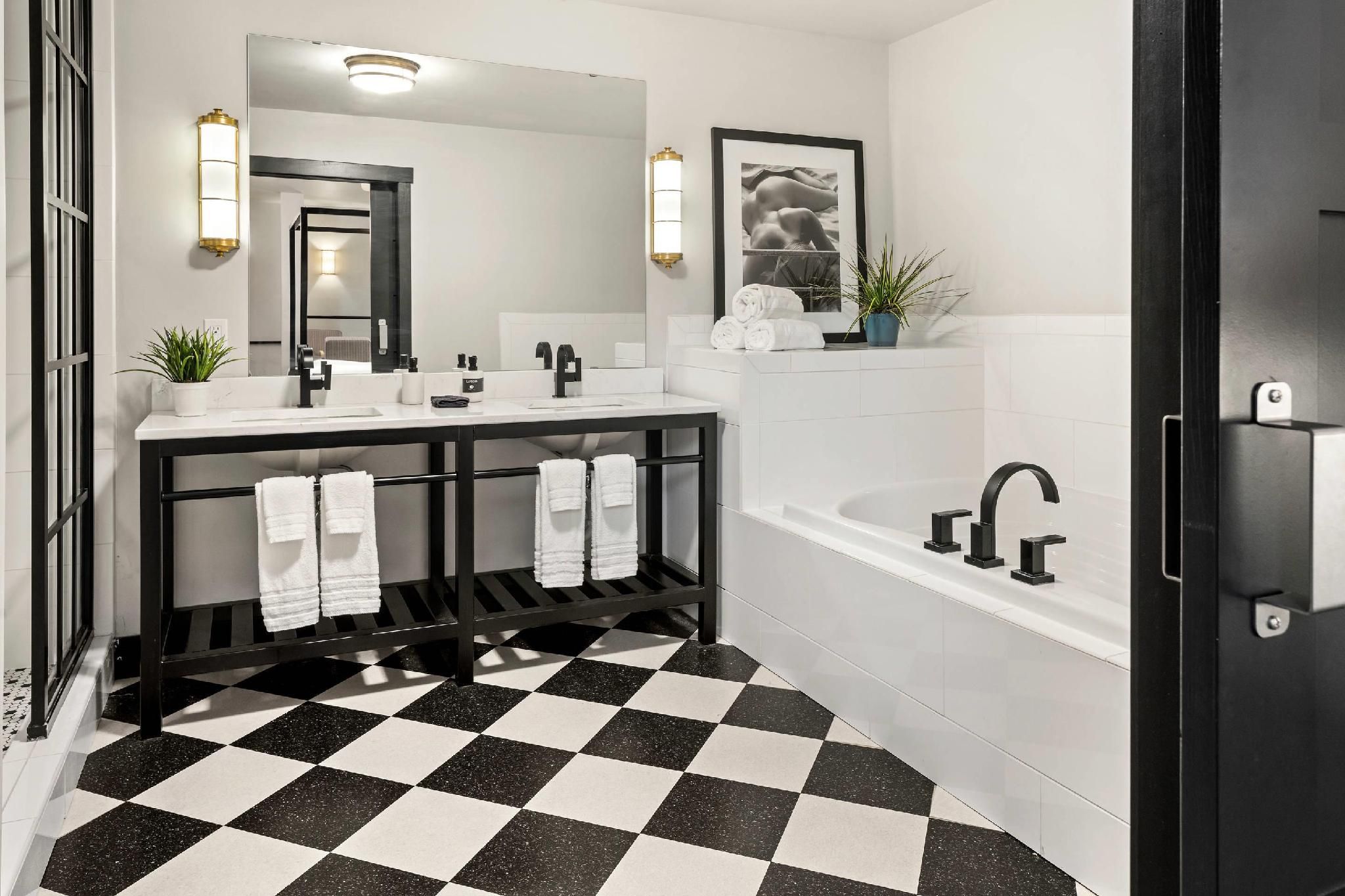 1 King Bed Non-smoking