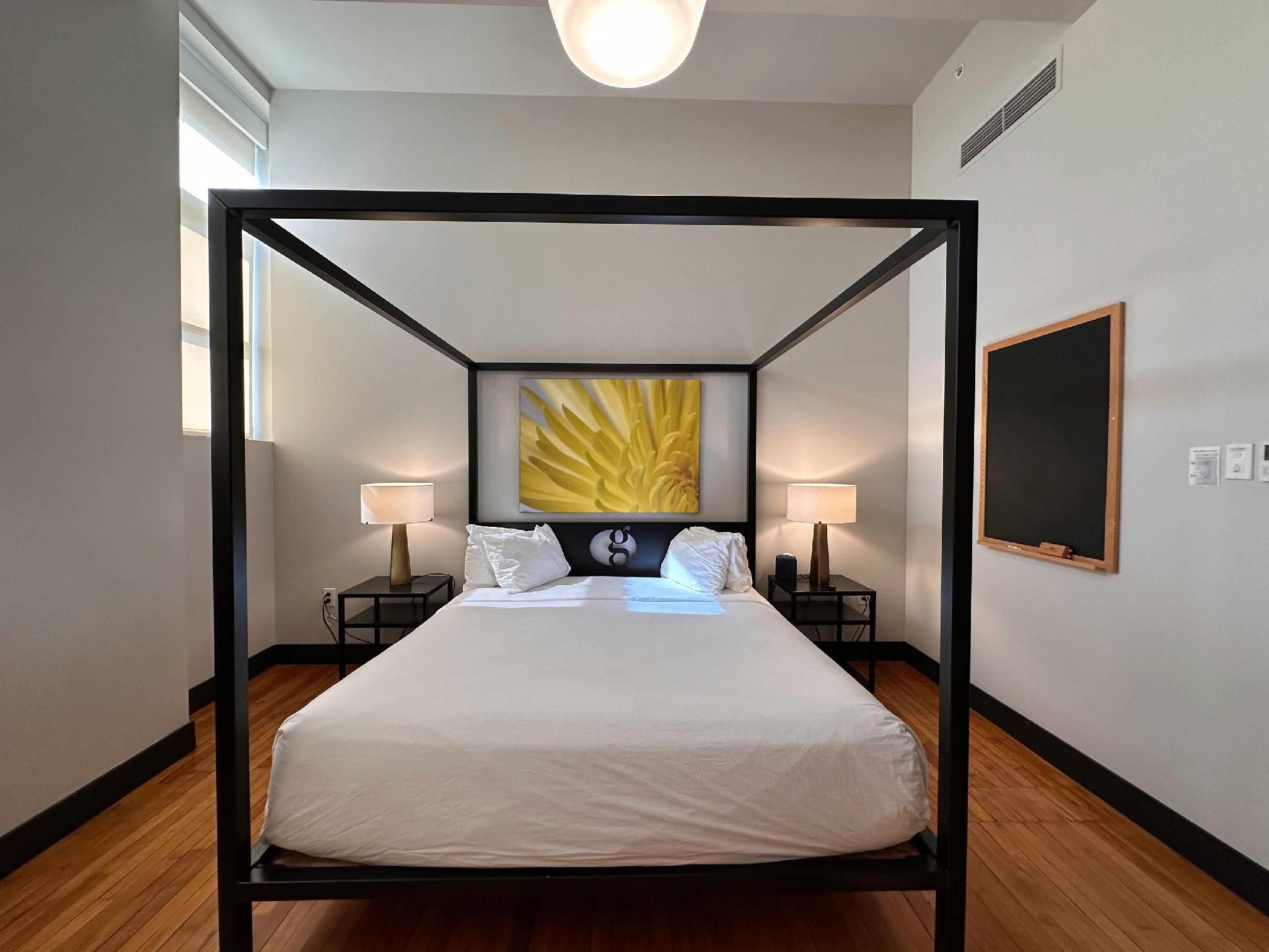 1 King Bed, Non-smoking, Accessible