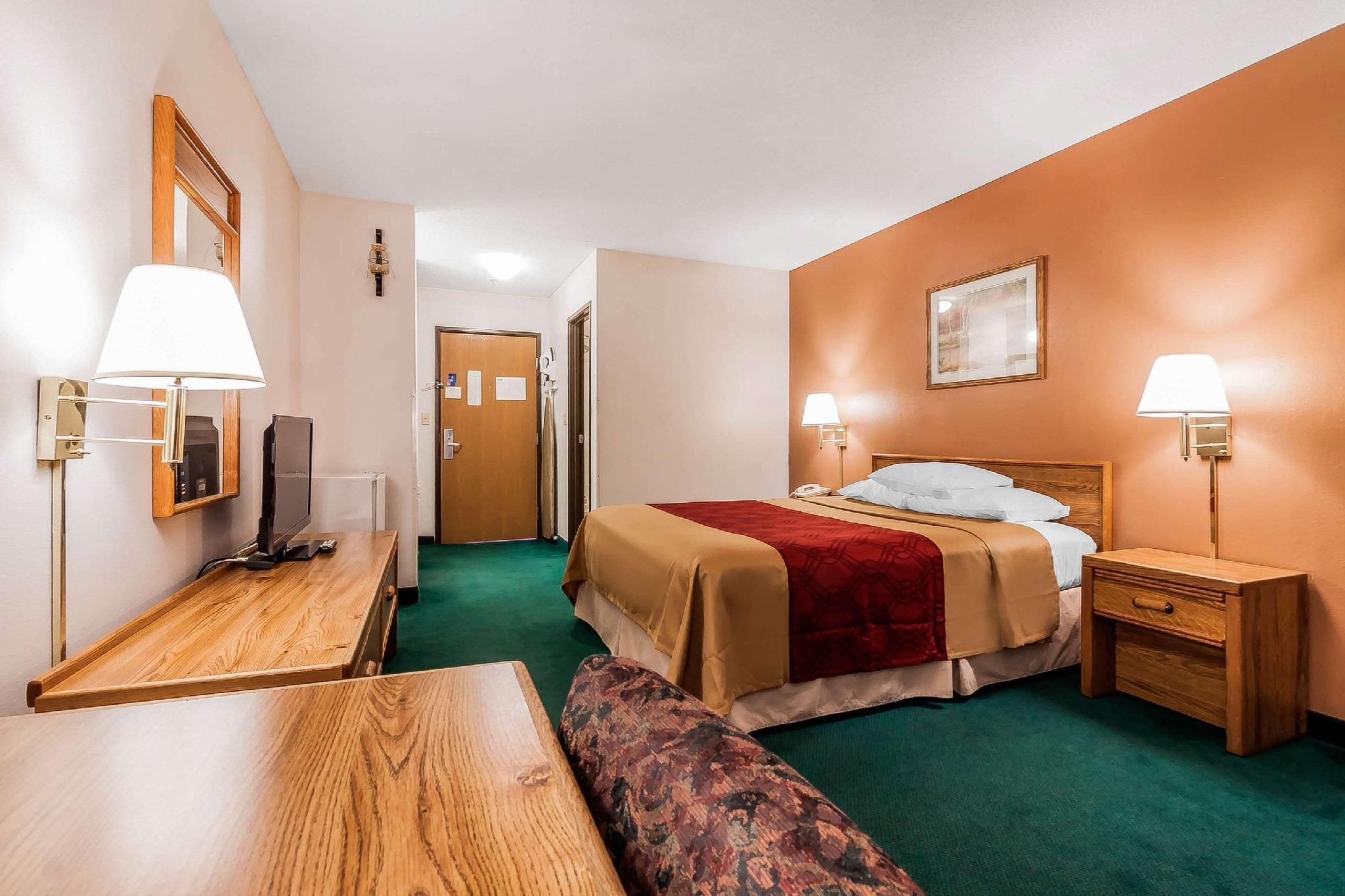 Rodeway Inn Holdrege 1 Queen Bed, Nonsmoking