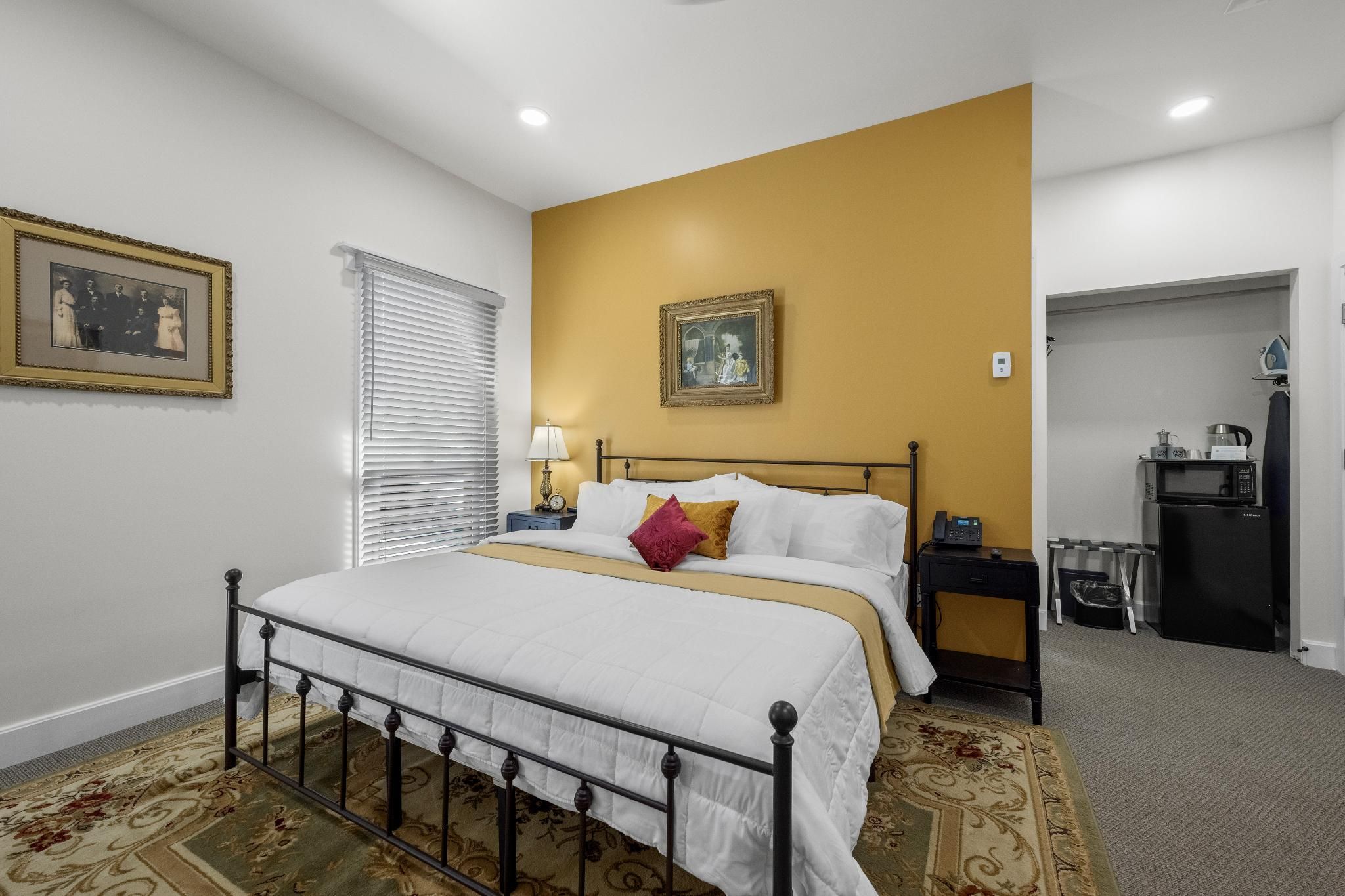 King Bed - Non-Smoking