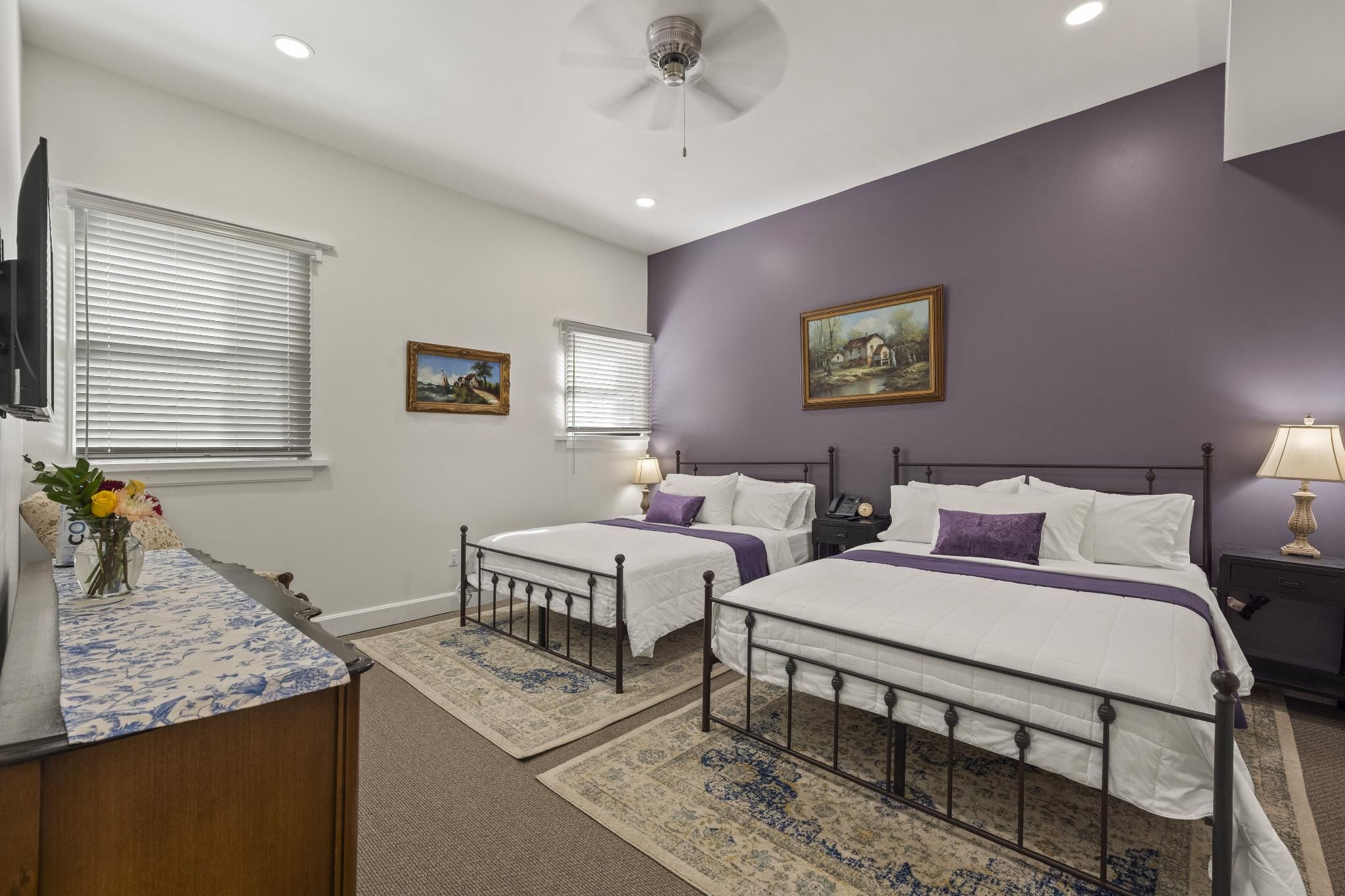 Queen Bed Room