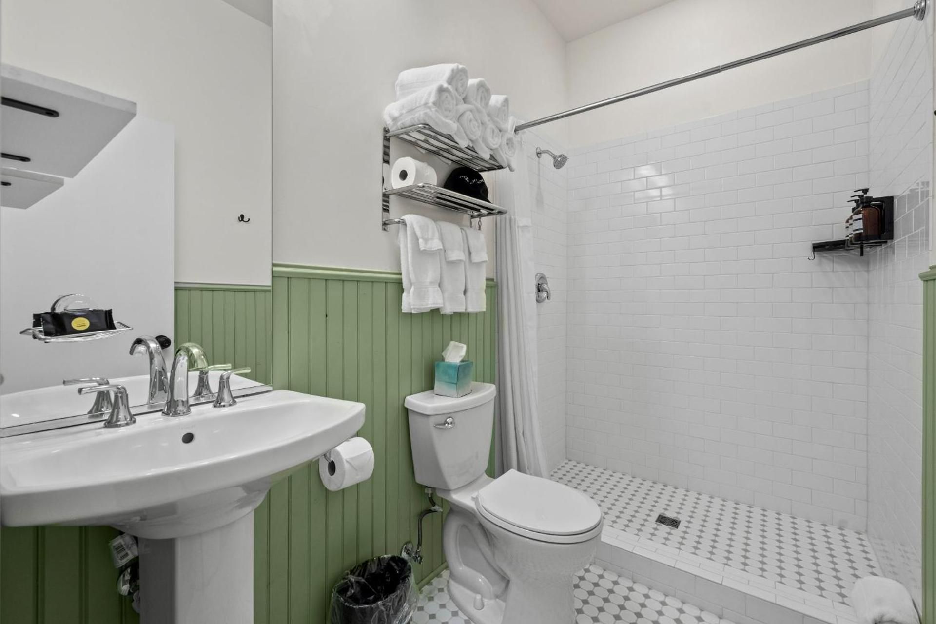 Quadruple Room with Private Bathroom