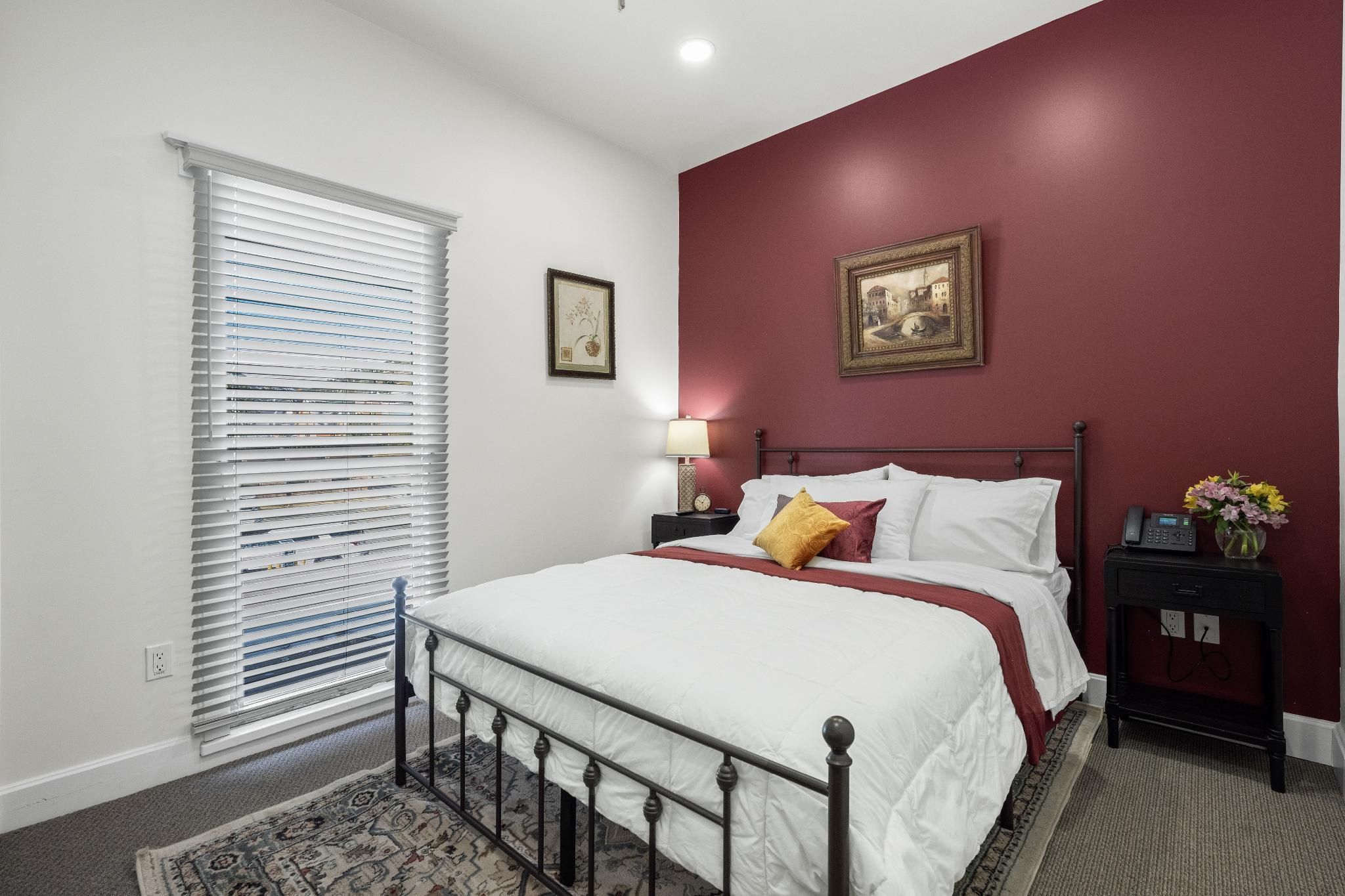 Queen Bedroom - Non-Smoking, No Parking