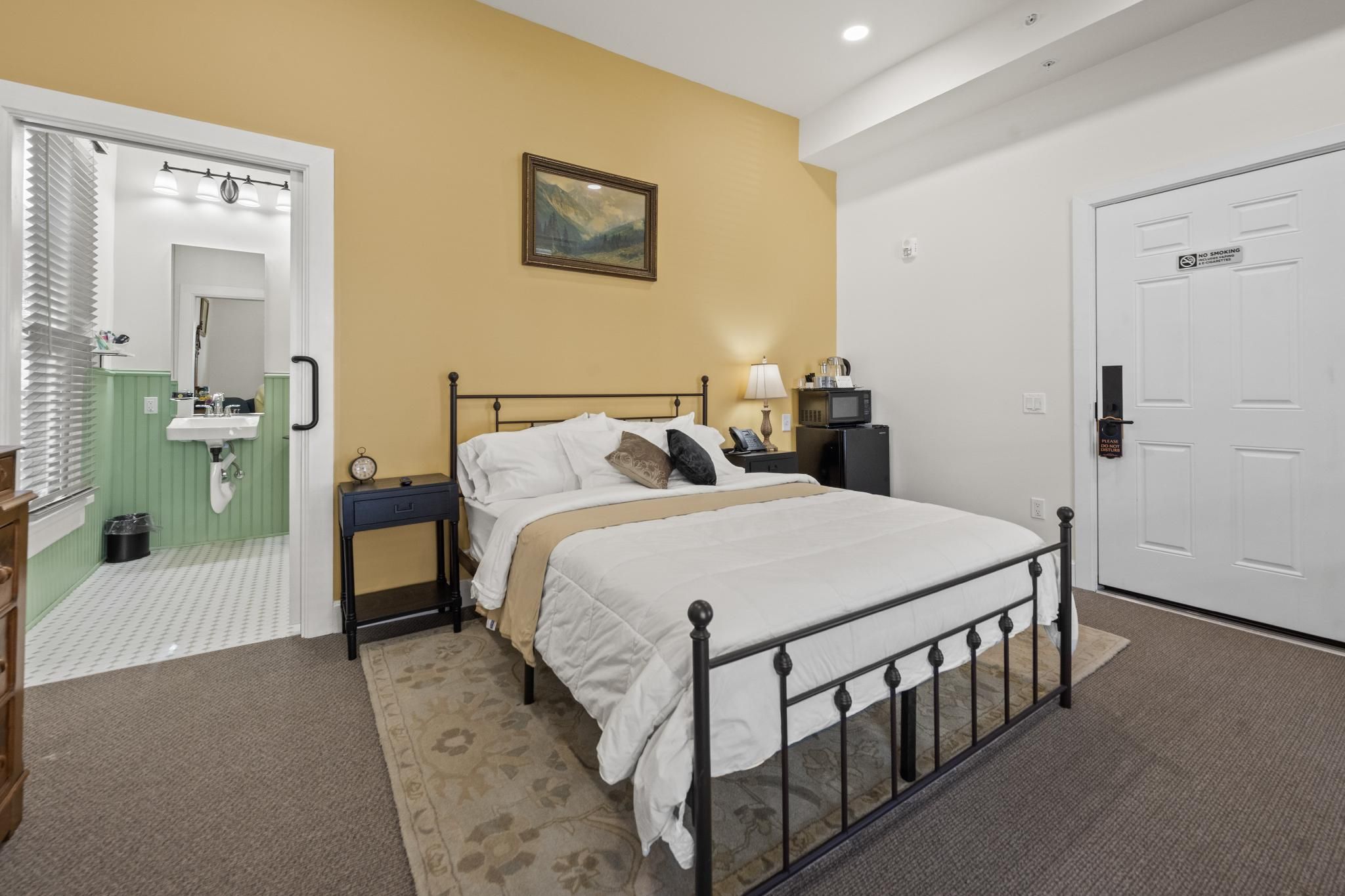 Queen Accessible Guest Room