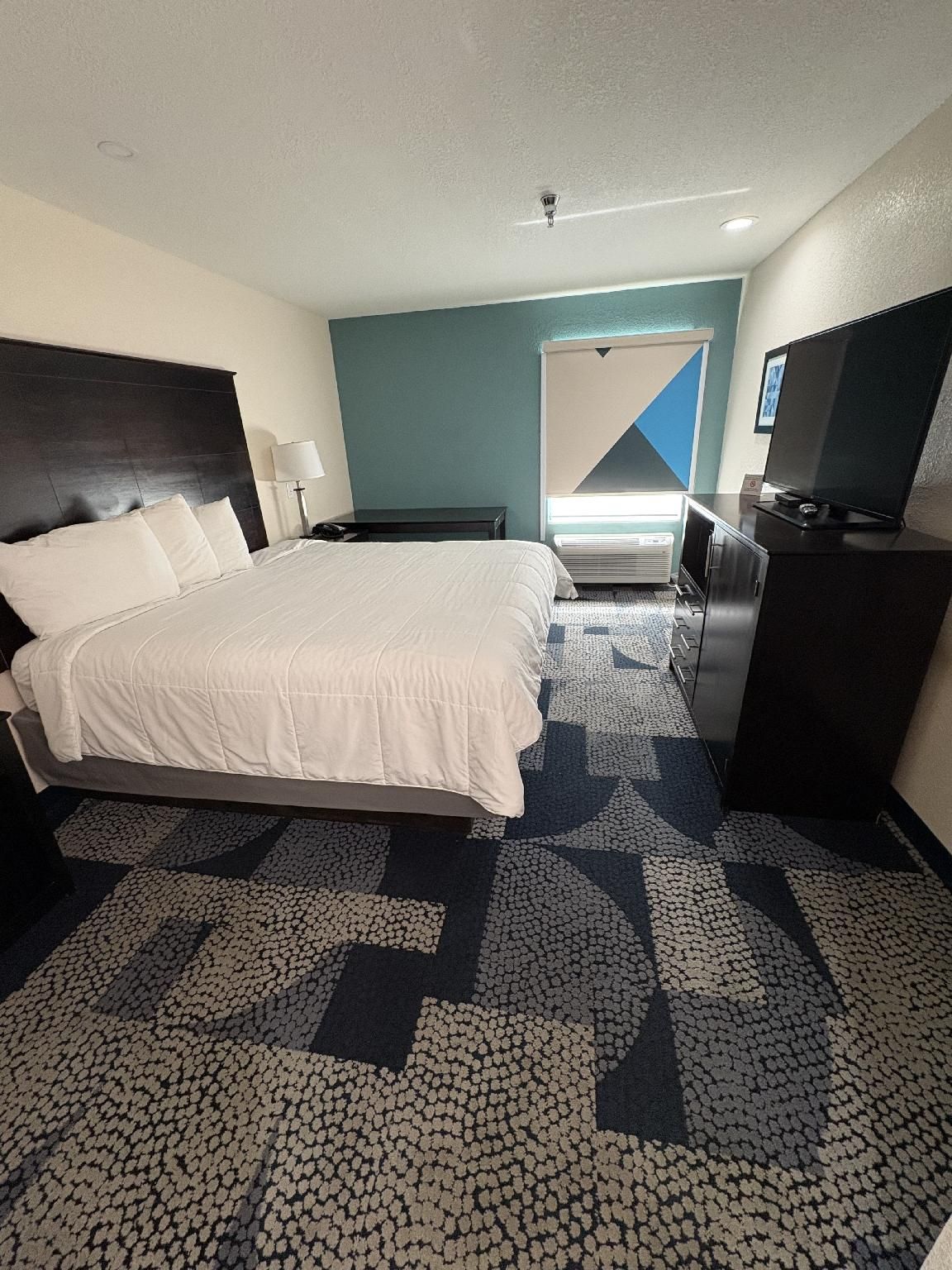 1 King Bed, Mobility Accessible Room, Bathtub w/ Grab Bars, Non-Smoking