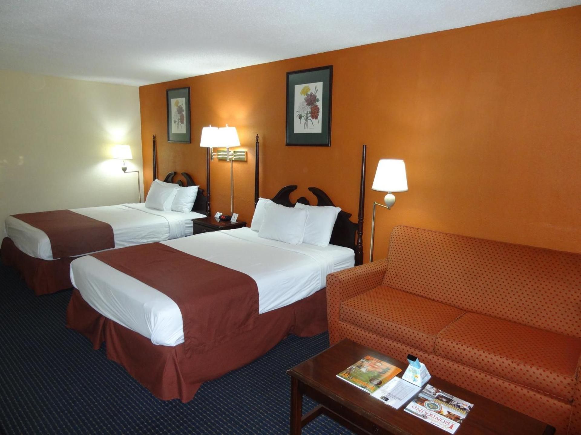 Red Carpet Inn Newark Airport Deluxe Queen Room with Two Queen Beds - Non-Smoking 2