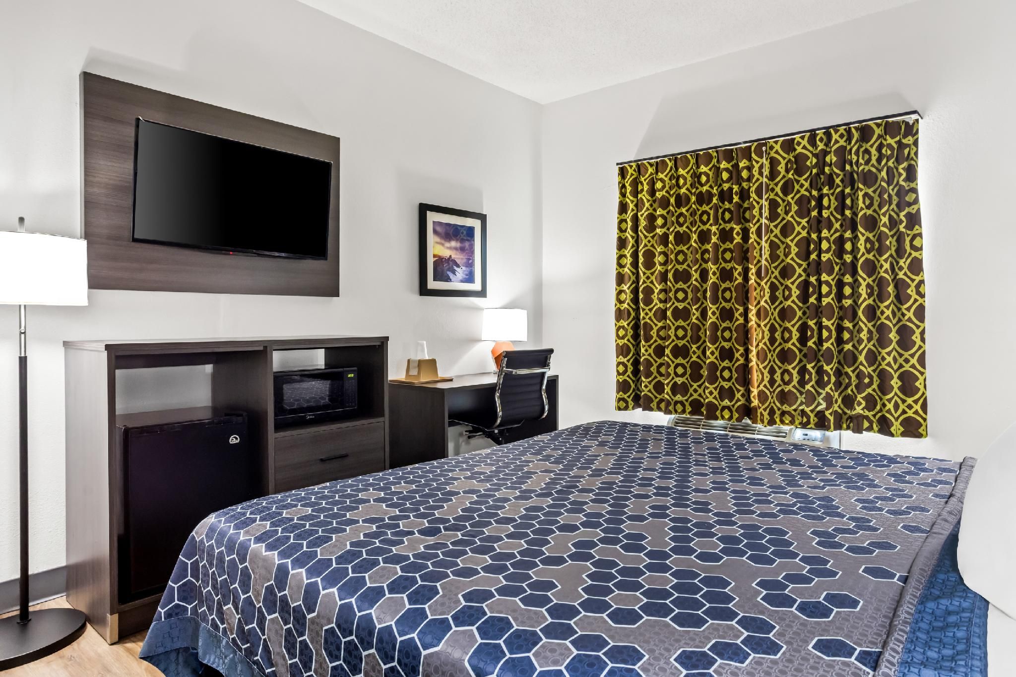 1 King Bed, Nonsmoking, Accessible