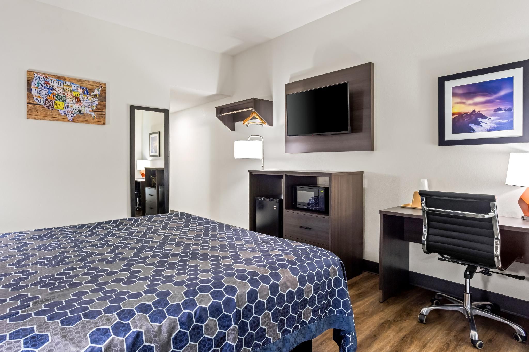 1 King Bed, Nonsmoking, Accessible