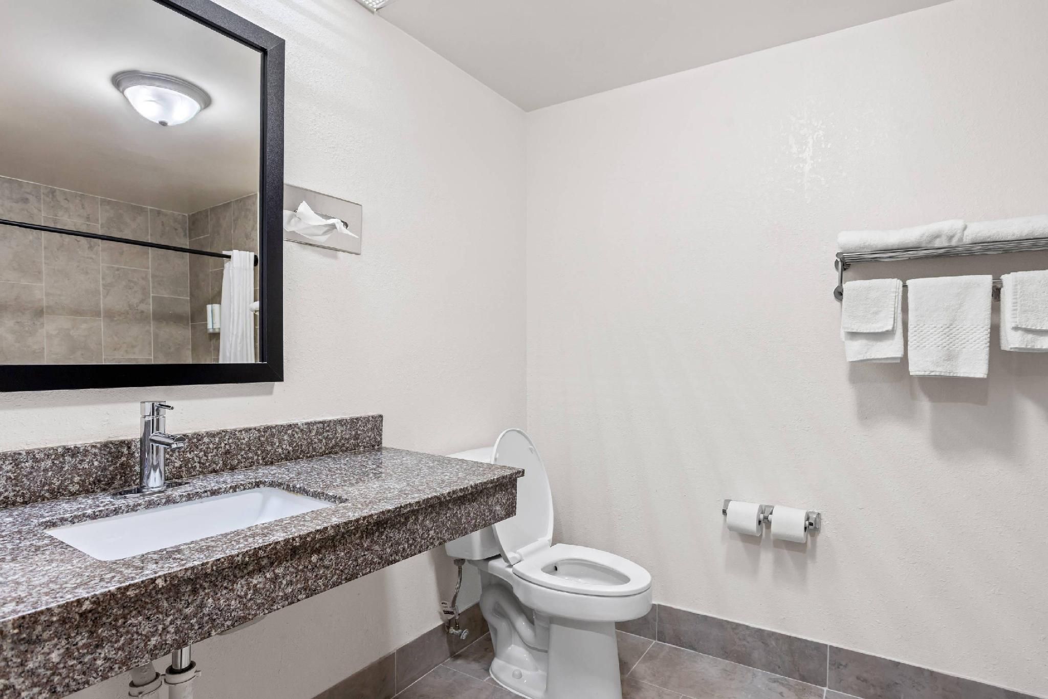 2 Queen Beds, Nonsmoking, Accessible