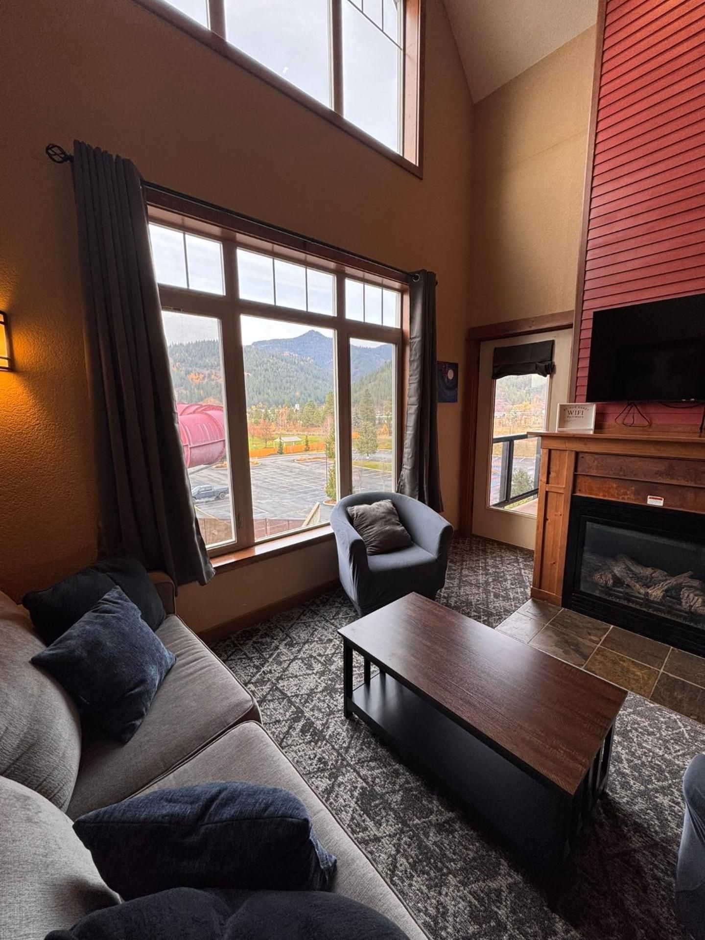 Deluxe King Suite