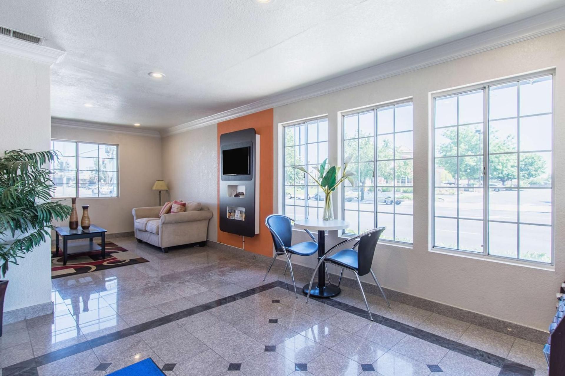 shared lounge/tv area