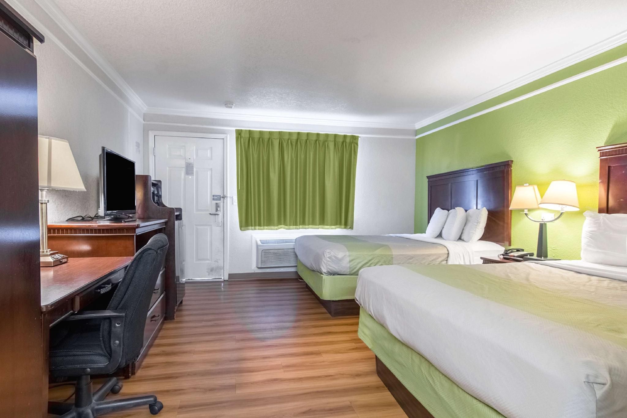 2 Queen Beds | Non-Smoking