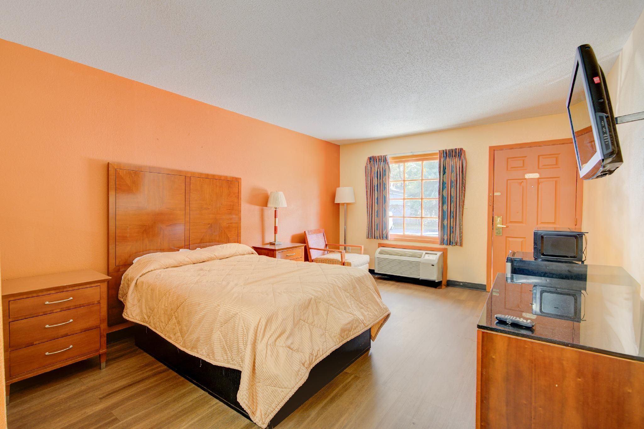 Queen Bed Non-Smoking