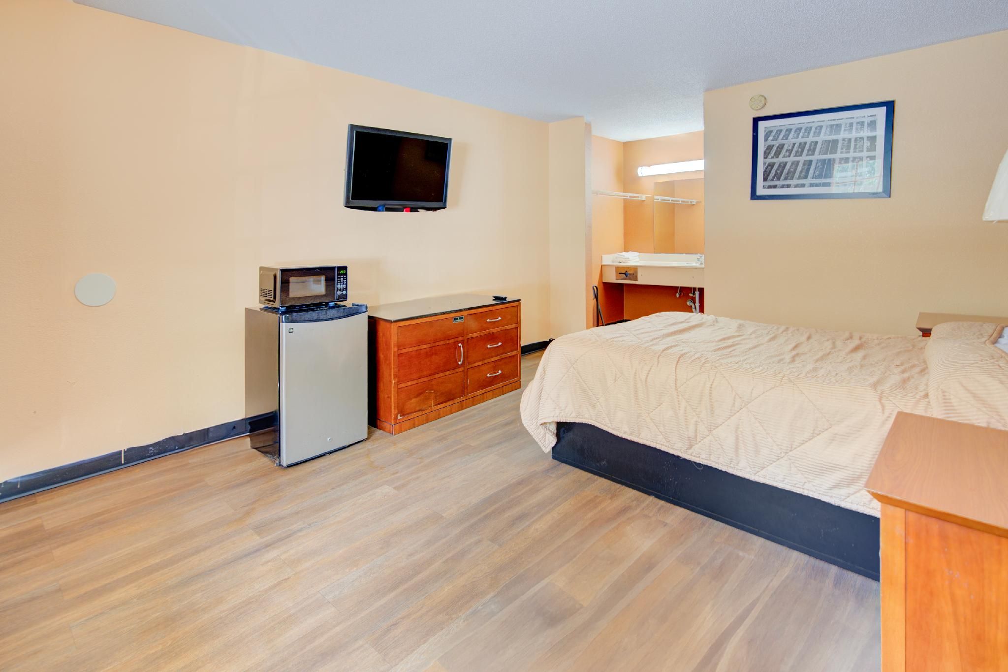 Queen Bed Non-Smoking