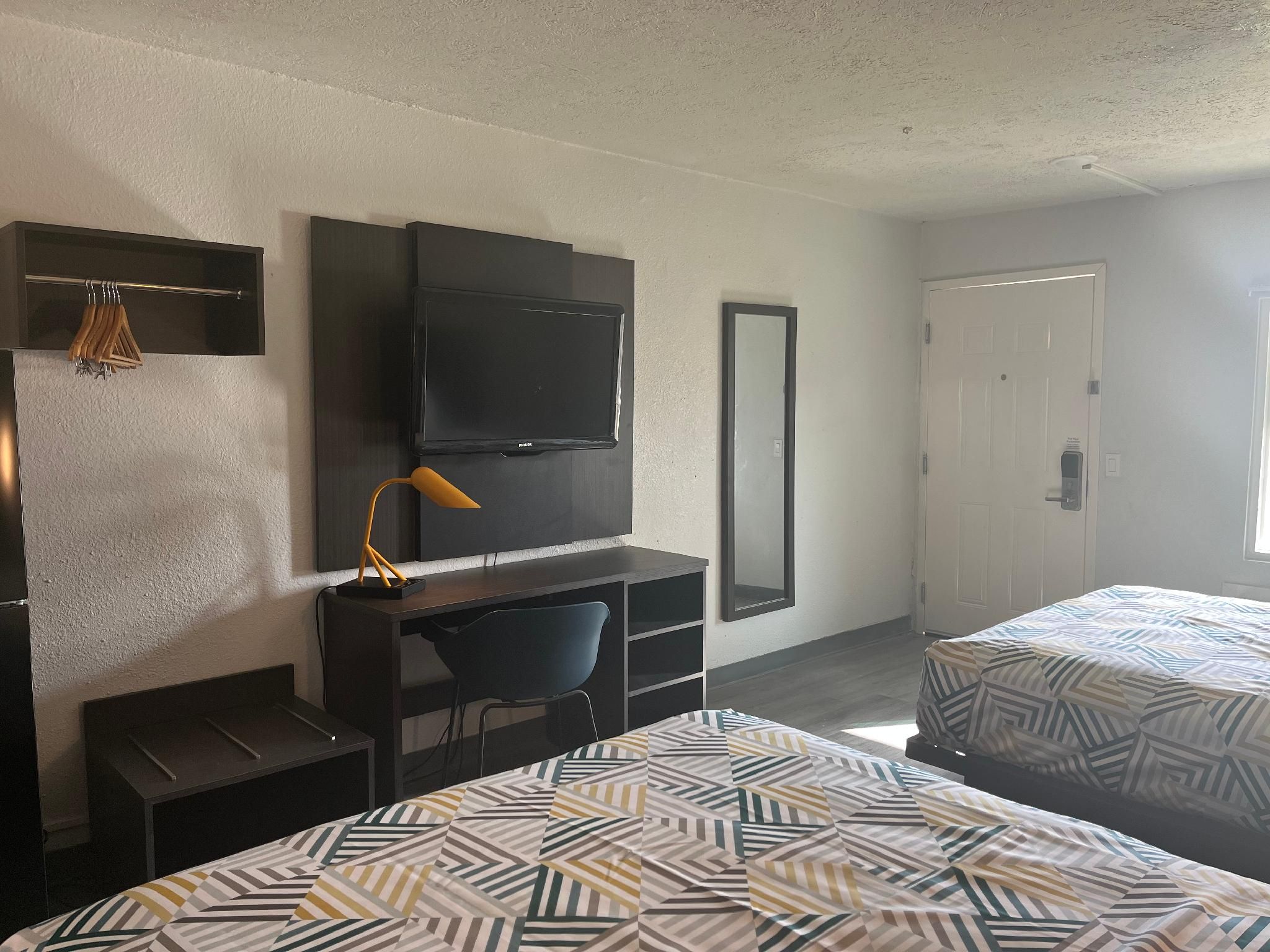 Studio 6  Lake Jackson, TX 2 Queen Beds | Non-Smoking, Micfridge