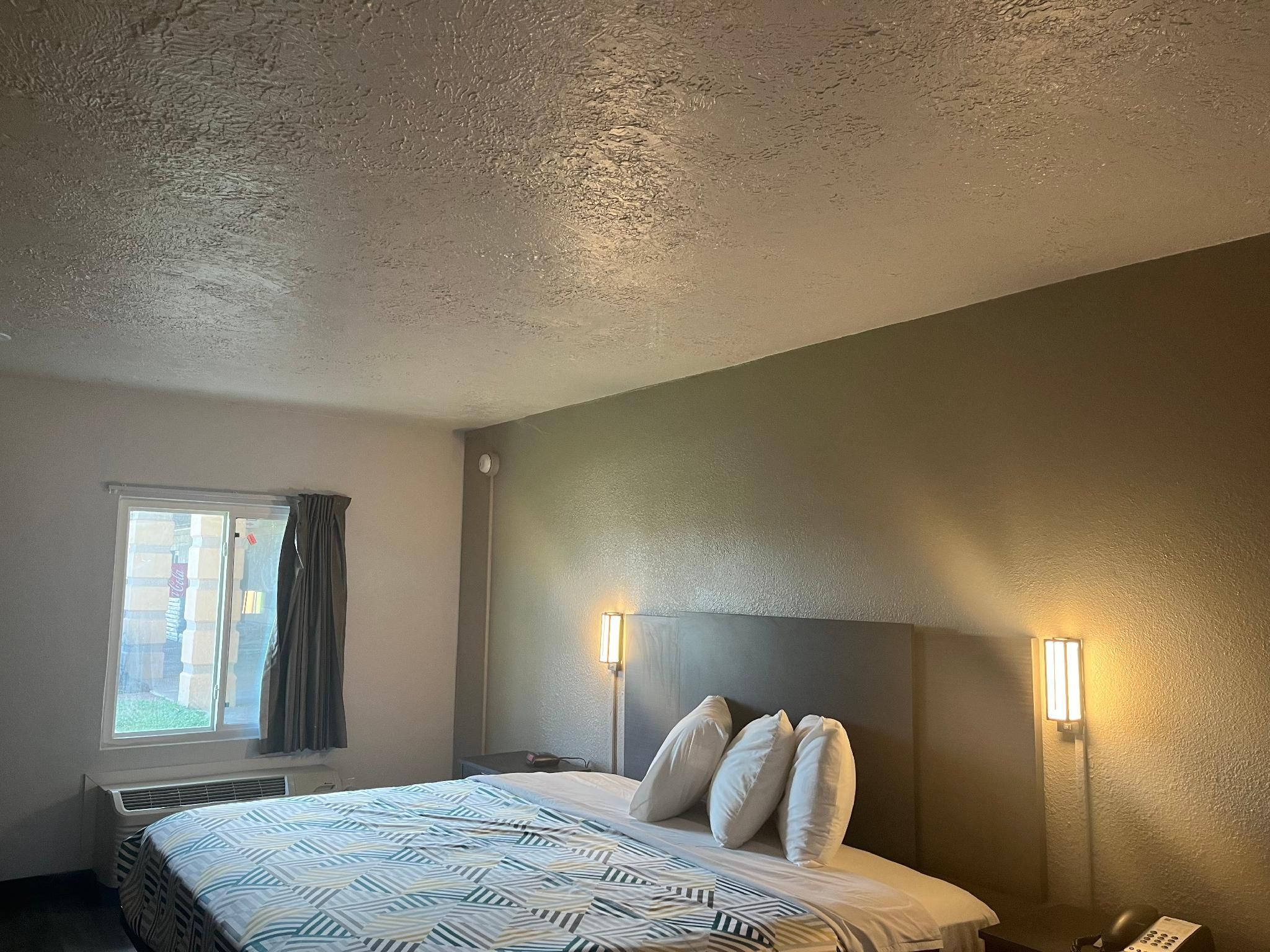 1 King Bed | Mobil Access Tub Nsmk Kitchen