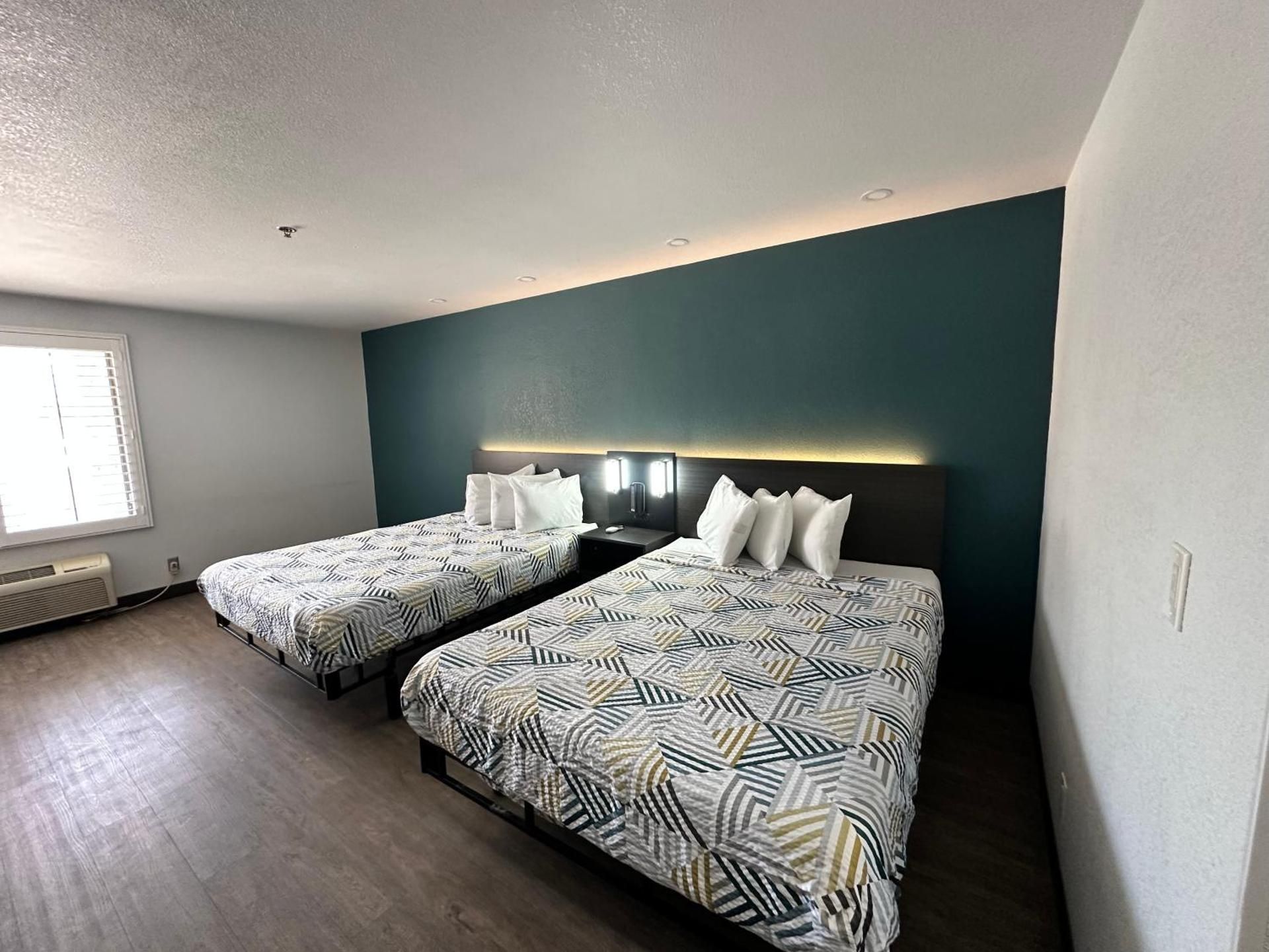 2 Queen Beds | Non-Smoking