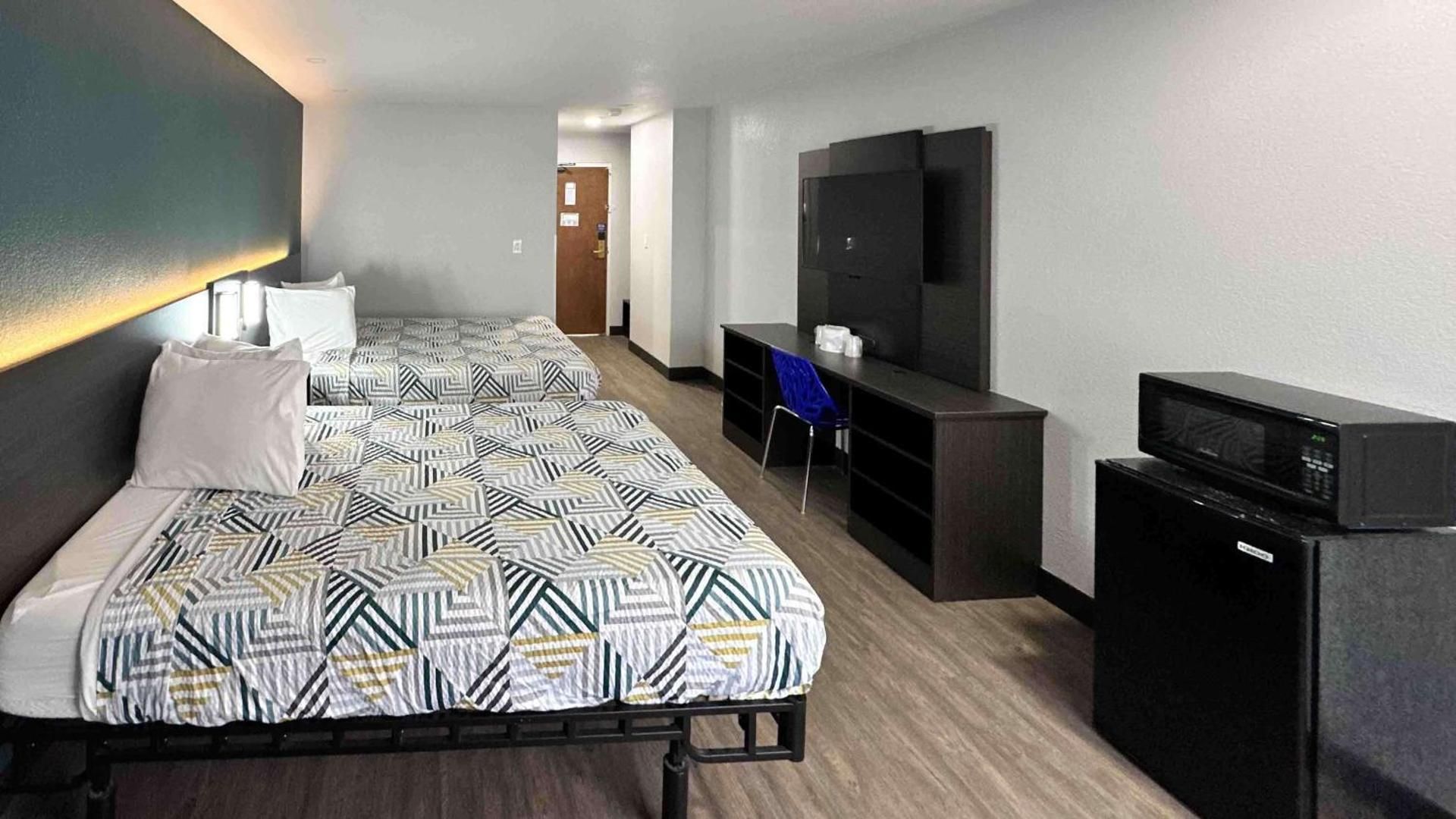 1 King Bed | Suite, Non-Smoking